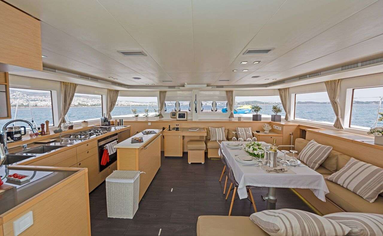 MELITI - Lagoon 560 Saloon