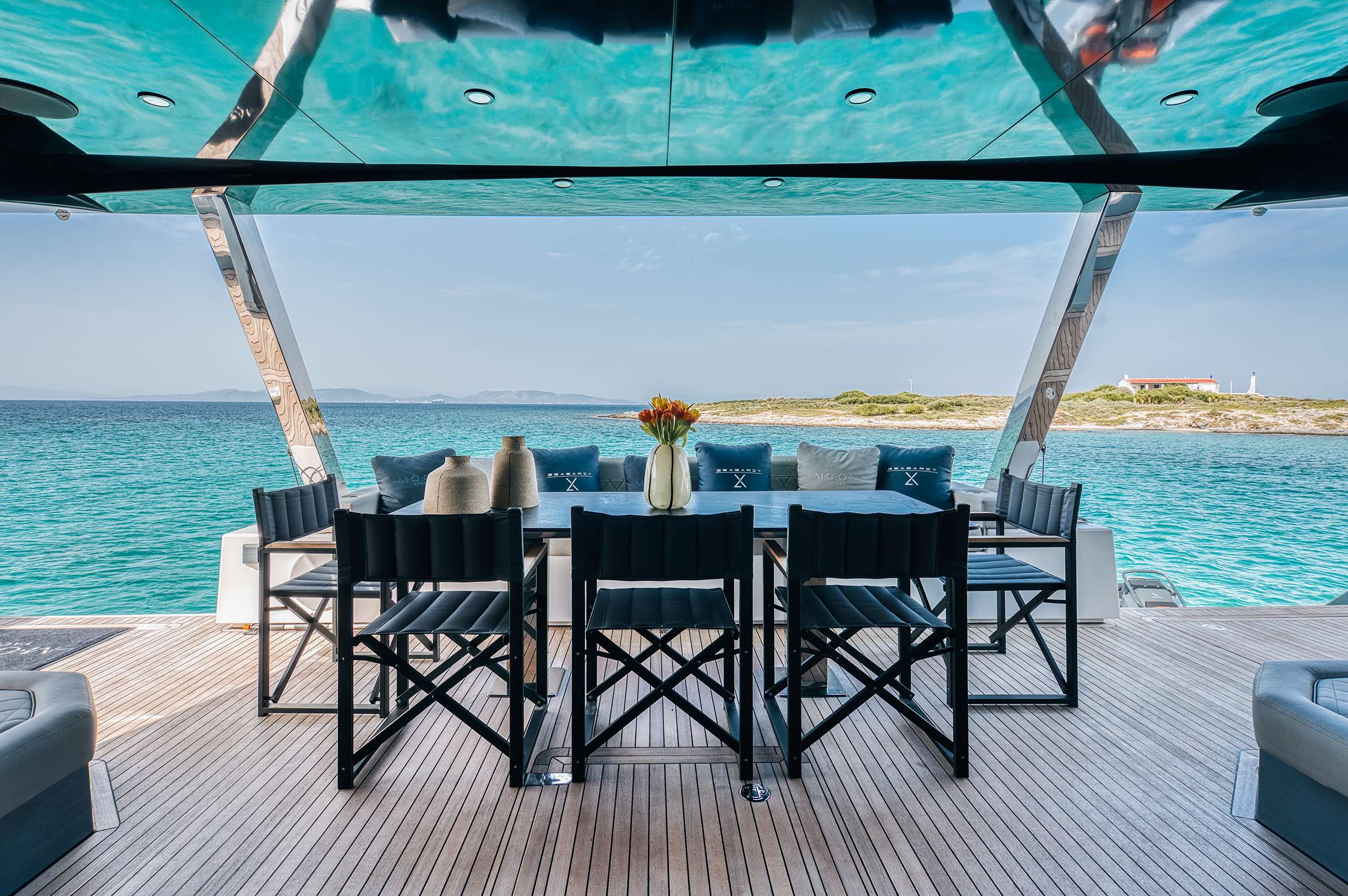 SEABARIT LX - Moon Yacht 65 aft deck dining