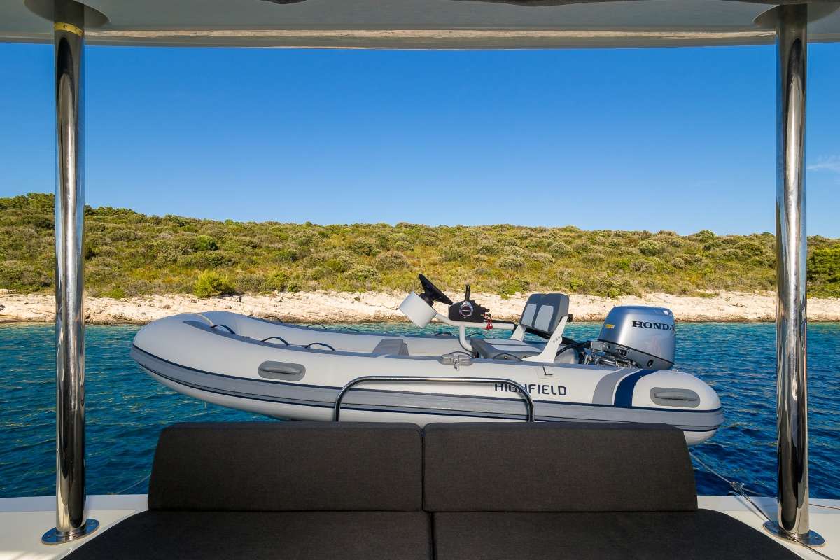 CATWALK - Lagoon 51 tender