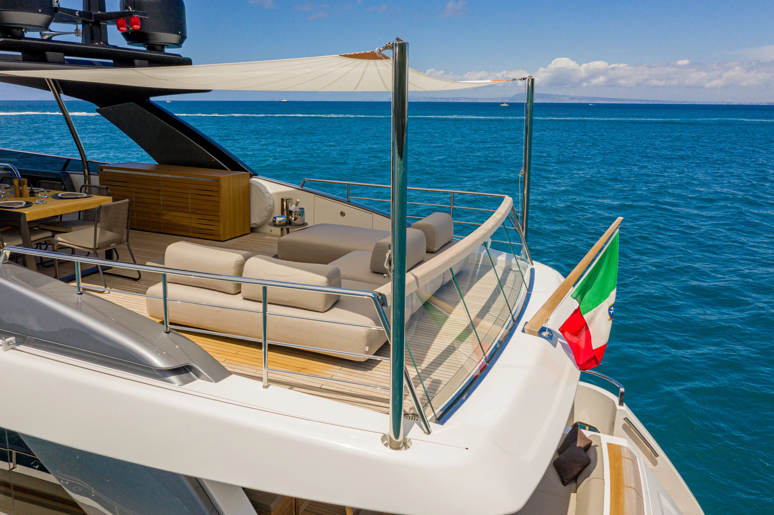 LUCKY Sanlorenzo SL78 flybridge