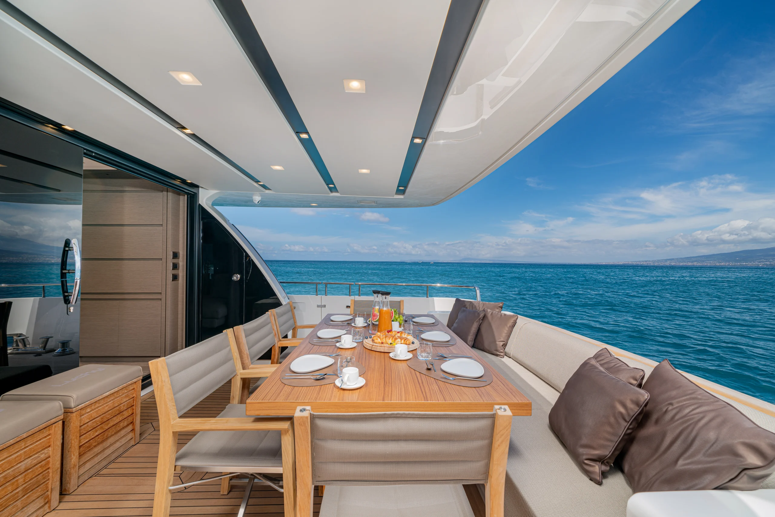 LUCKY Sanlorenzo SL78 aft deck dining
