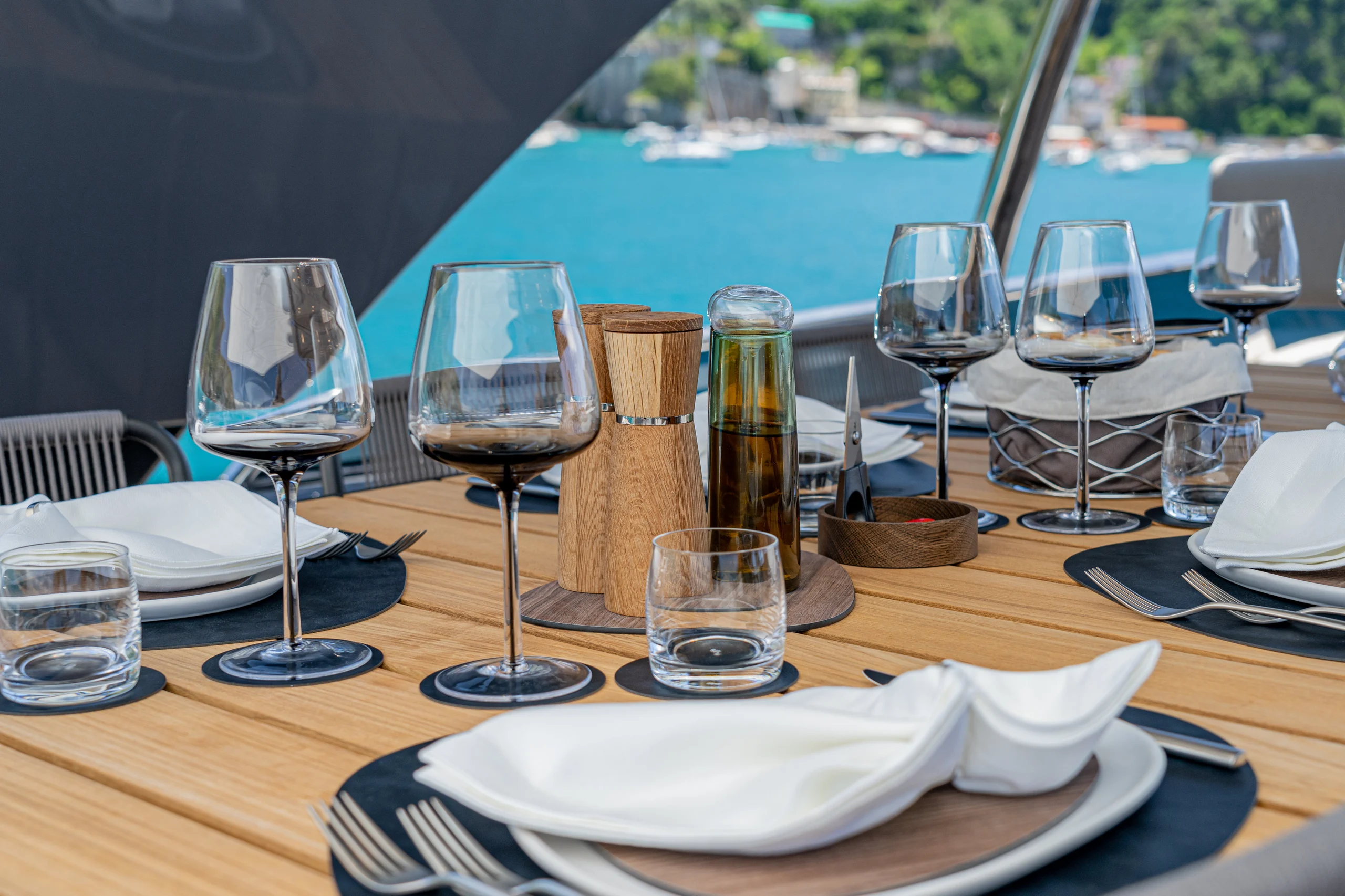 LUCKY Sanlorenzo SL78 private dining on the flybridge