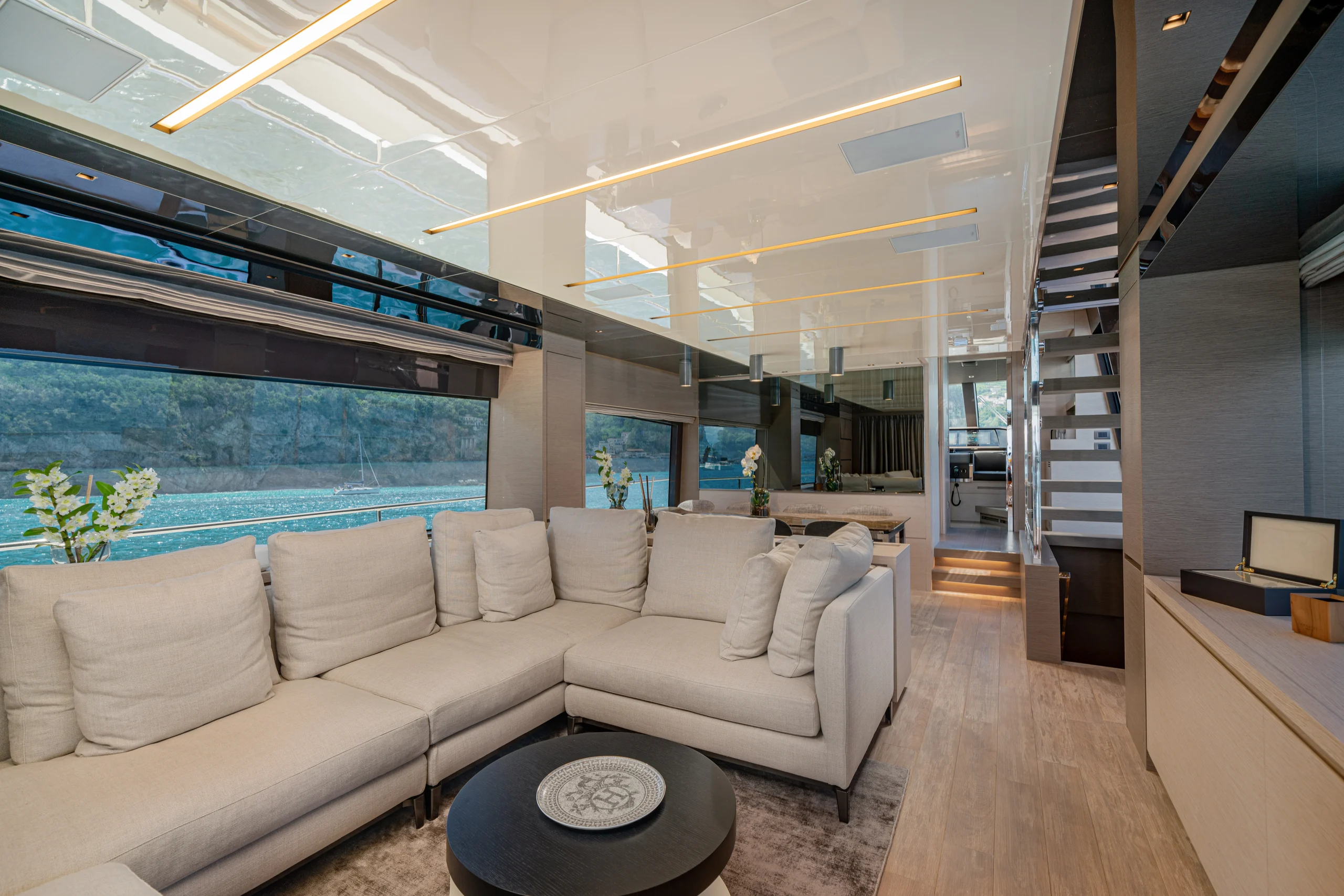 LUCKY Sanlorenzo SL78 lounge