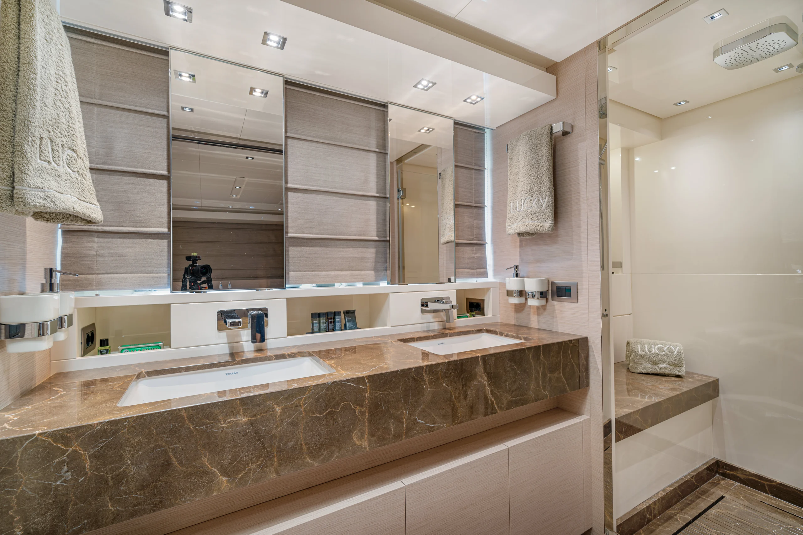LUCKY Sanlorenzo SL78 master ensuite bathroom