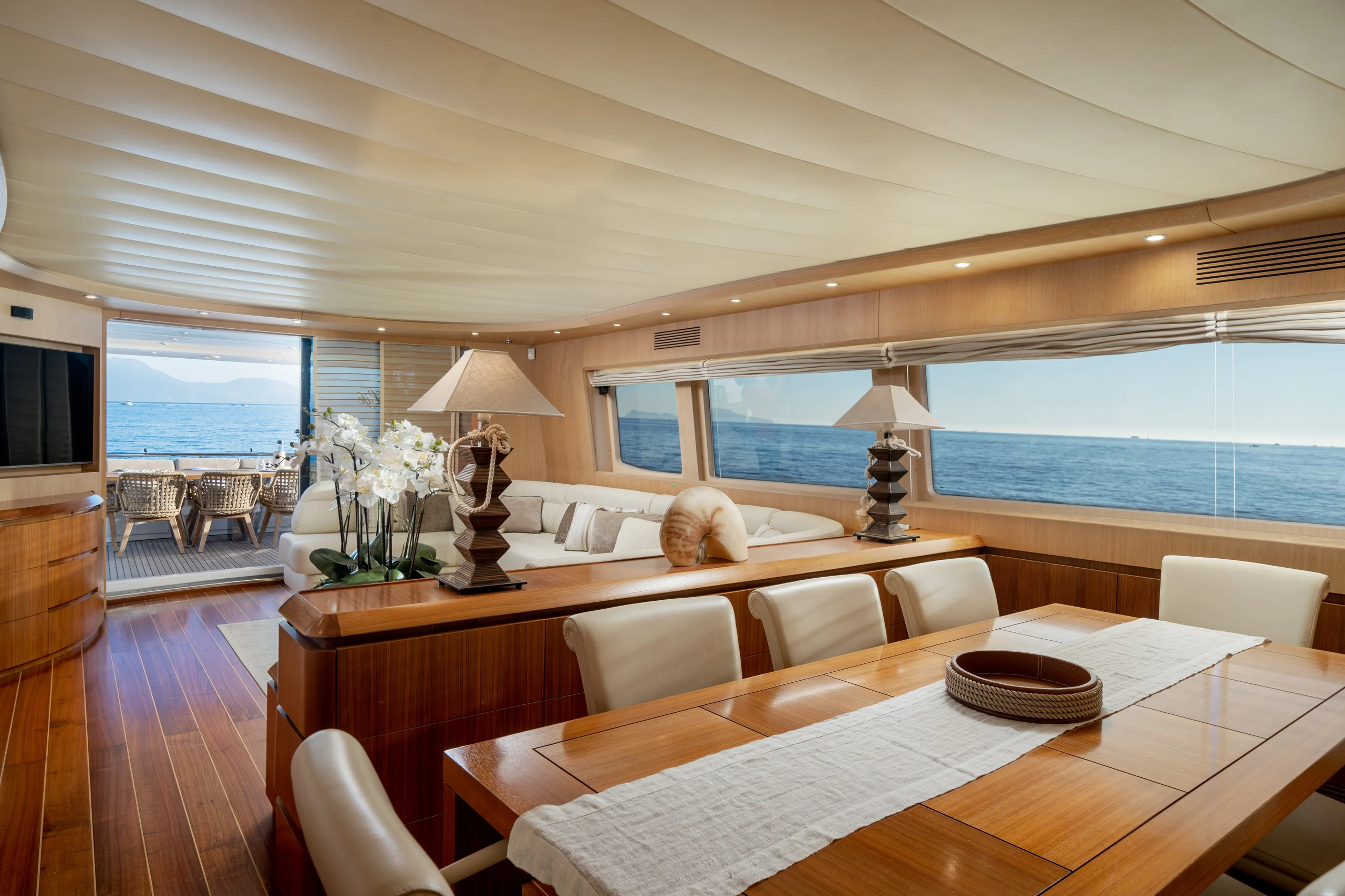 MY LIFE - Maiora 90 interior dining