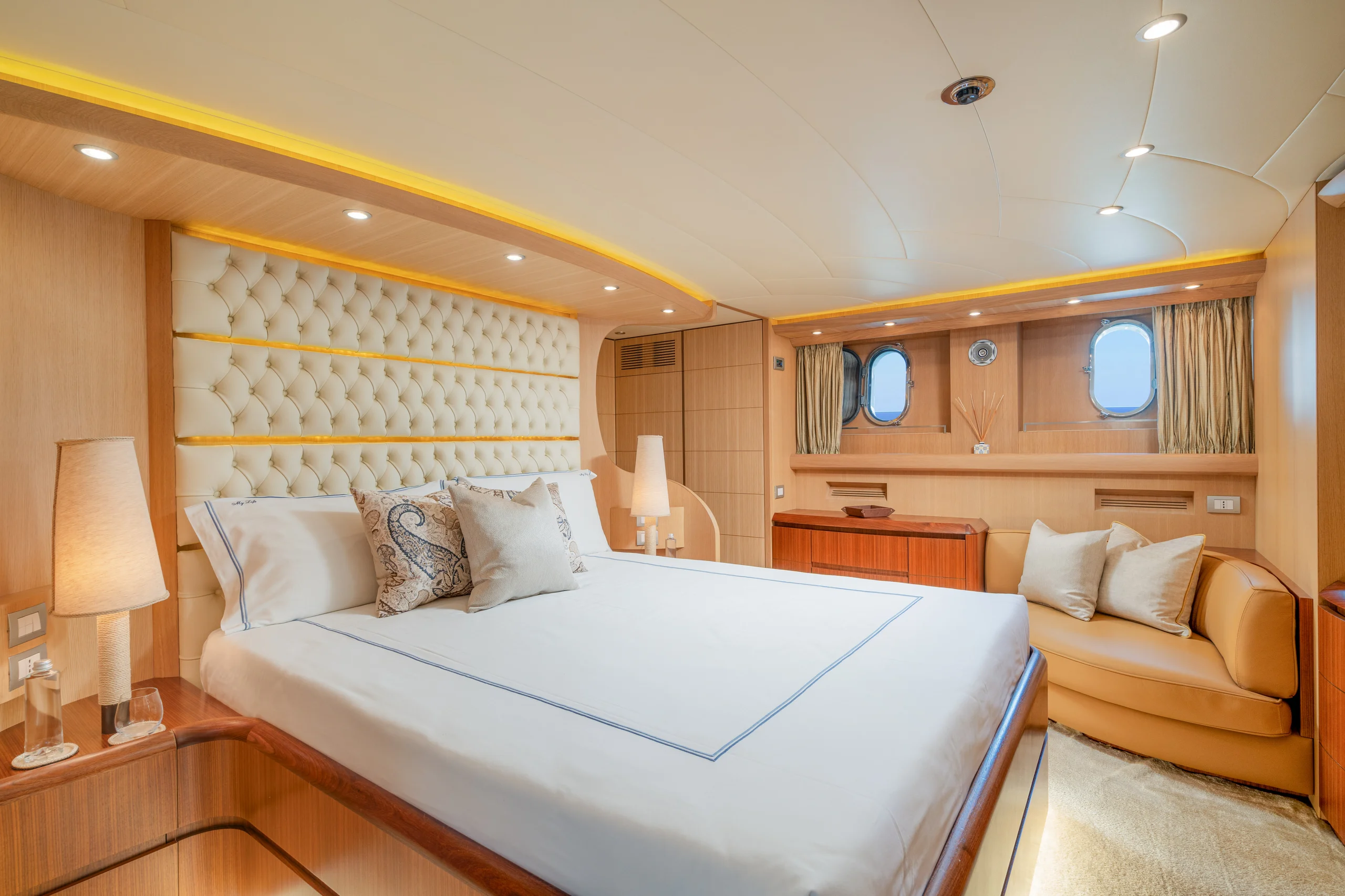MY LIFE - Maiora 90 master cabin