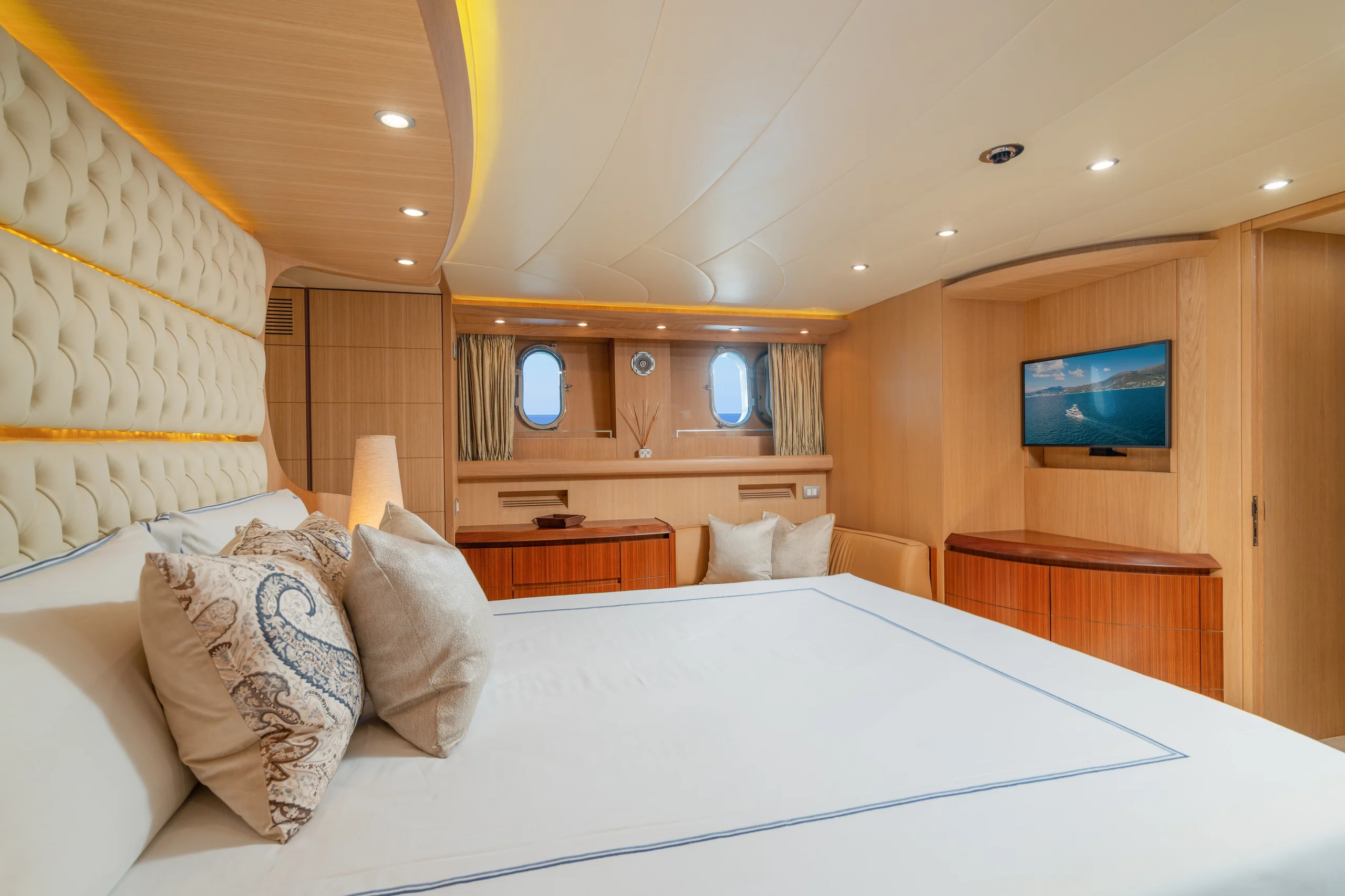 MY LIFE - Maiora 90 master cabin