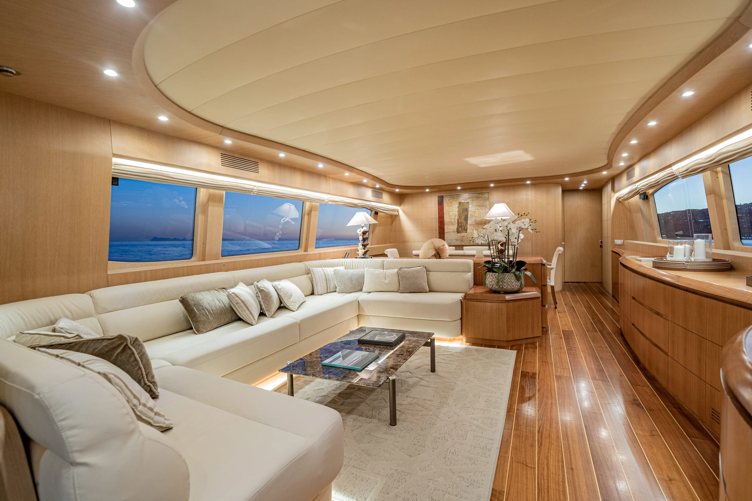 MY LIFE - Maiora 90 interior lounge