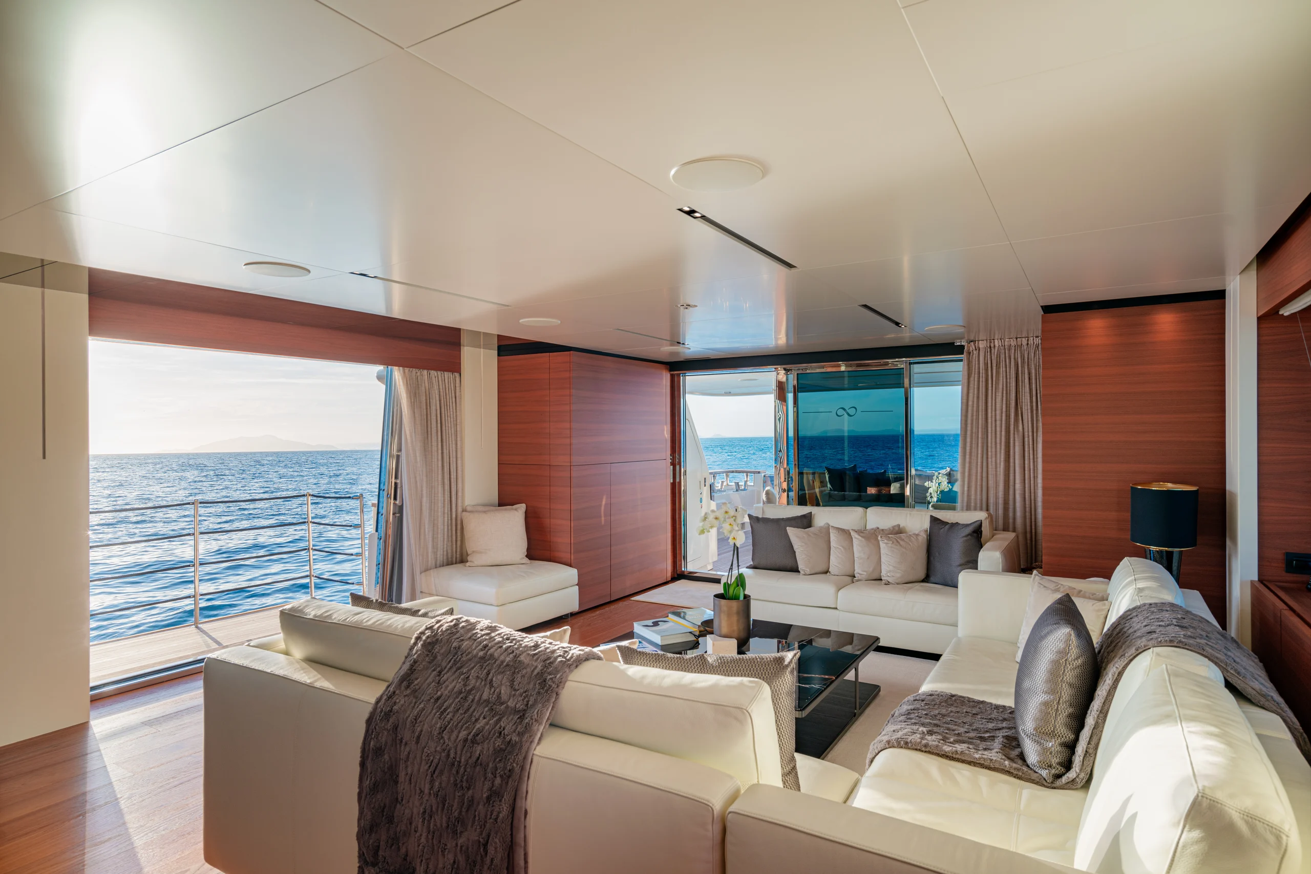 SOUTH - Ferretti Custom Line Navetta 33 main saloon