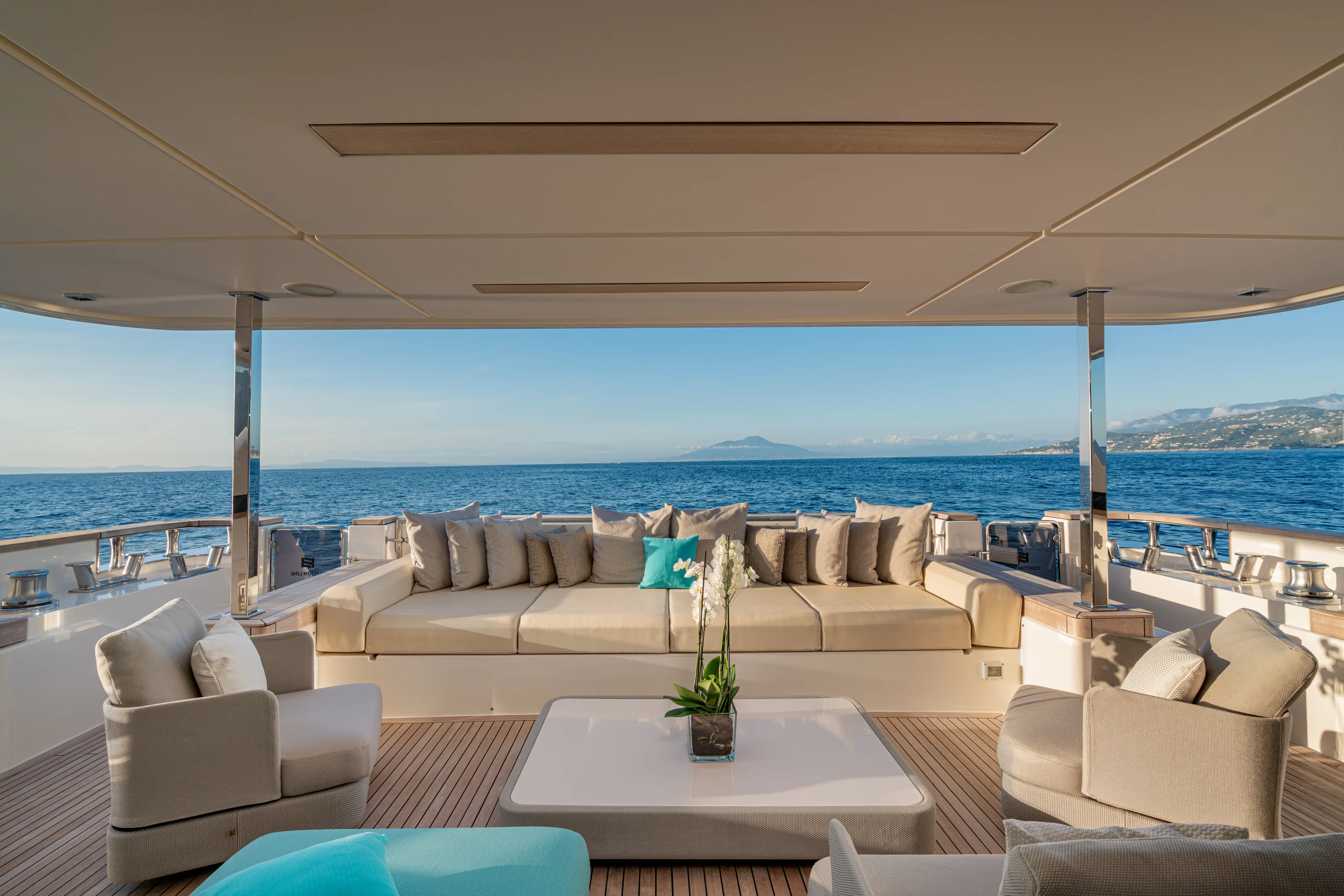 SOUTH - Ferretti Custom Line Navetta 33 aft deck level 1