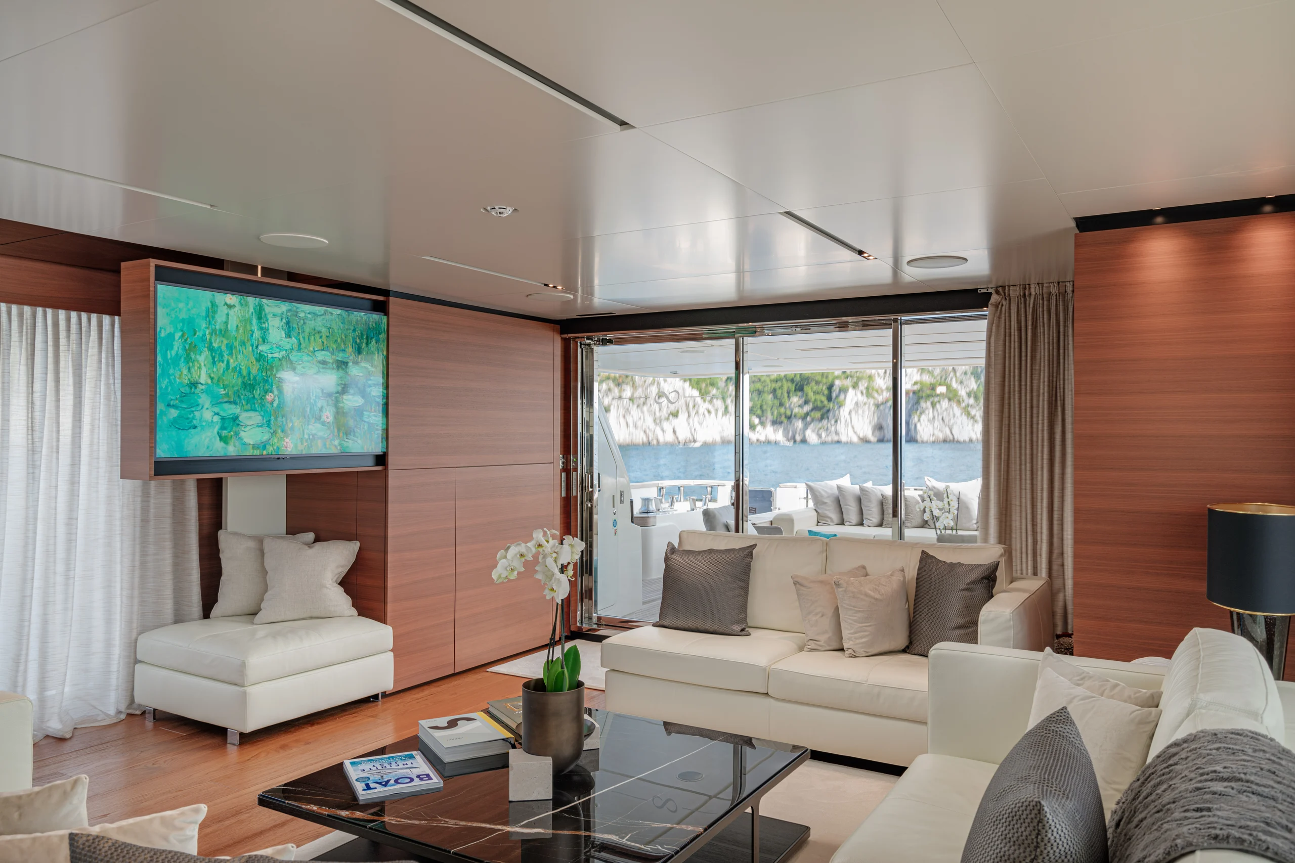 SOUTH - Ferretti Custom Line Navetta 33 main saloon