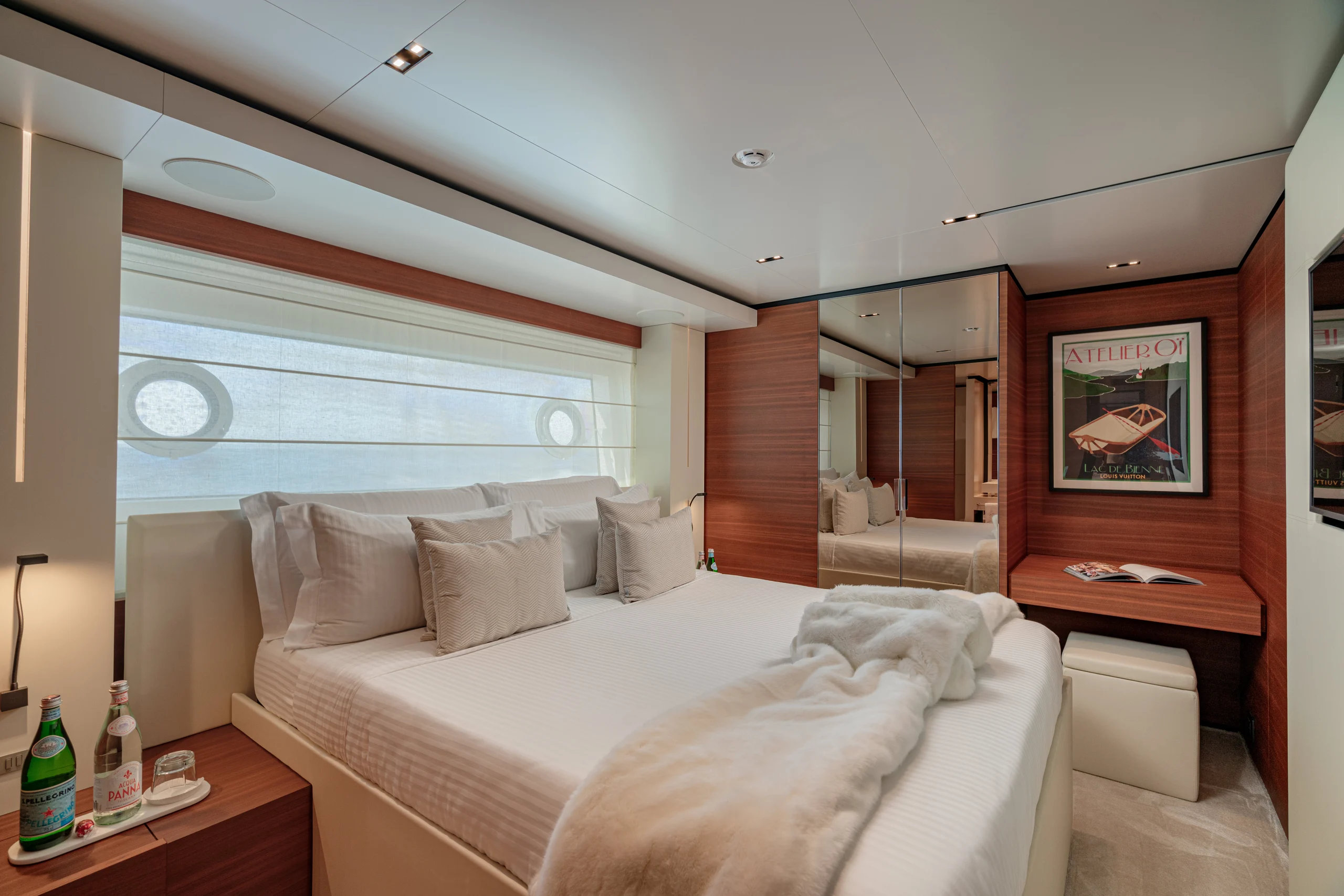 SOUTH - Ferretti Custom Line Navetta 33 double cabin