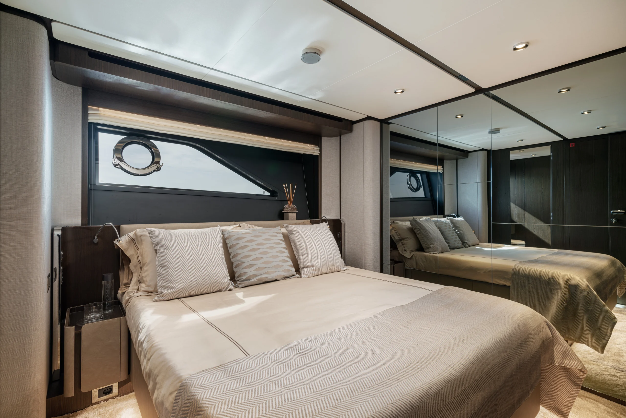 VITTORIA - 2022 Ferretti 860 Luxury Crewed Motor Yacht guest cabin