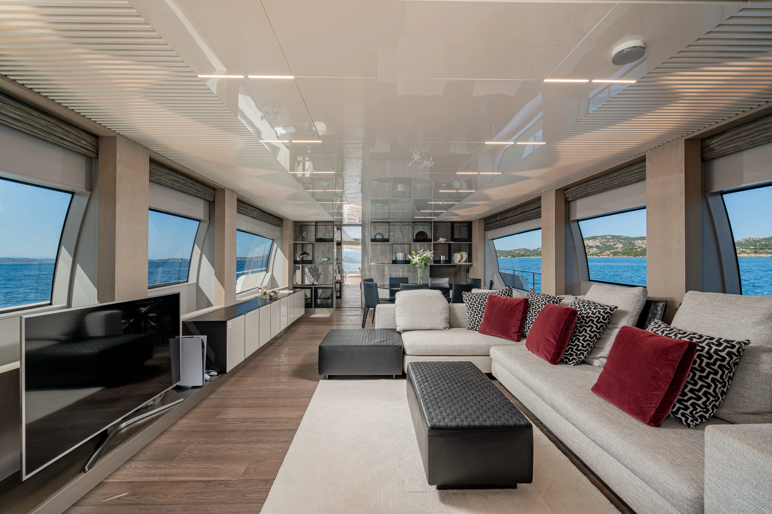 E3 - Ferretti 850 interior saloon