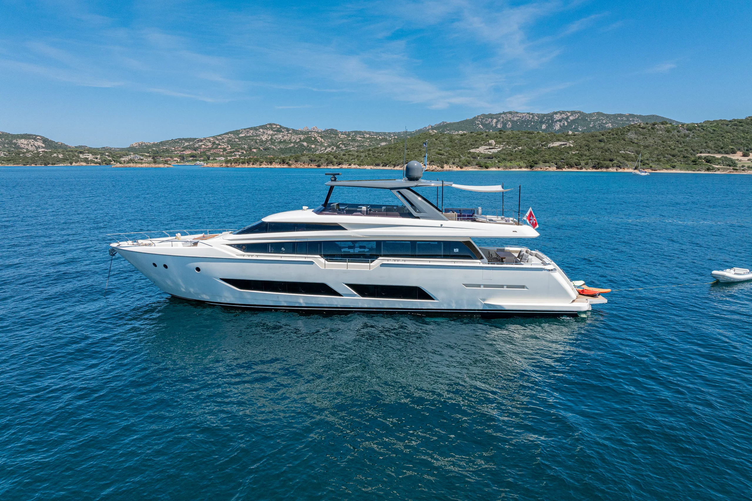 E3 - Ferretti 850 at anchor