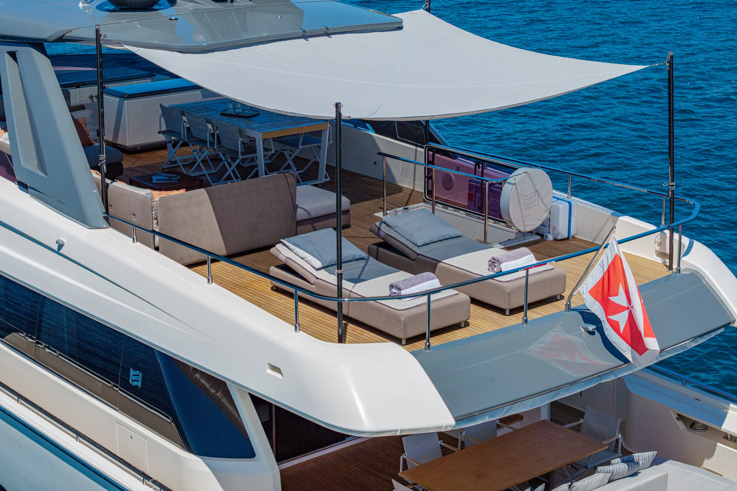 E3 - Ferretti 850 flybridge