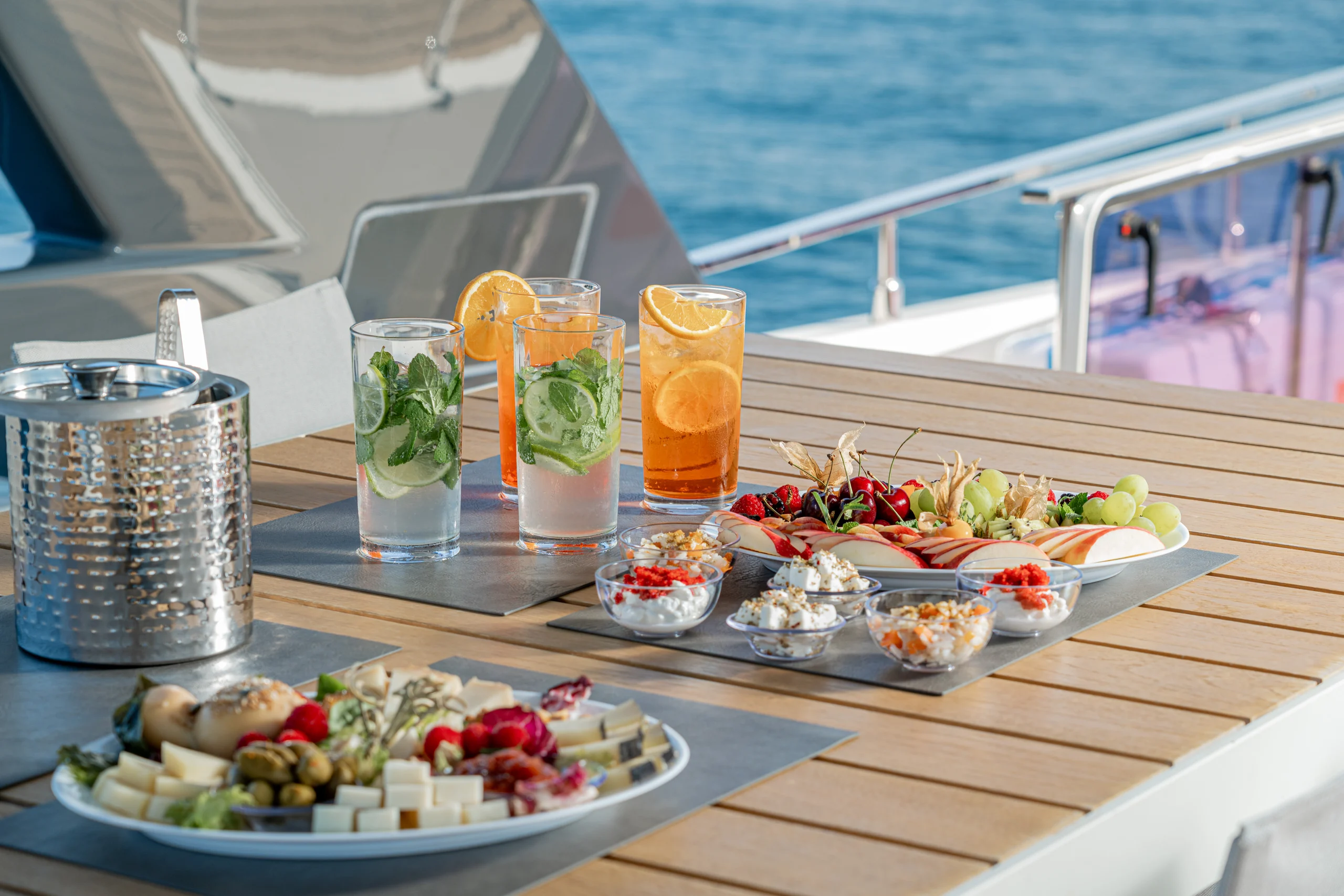 E3 - Ferretti 850 private yacht with chef in Sicily