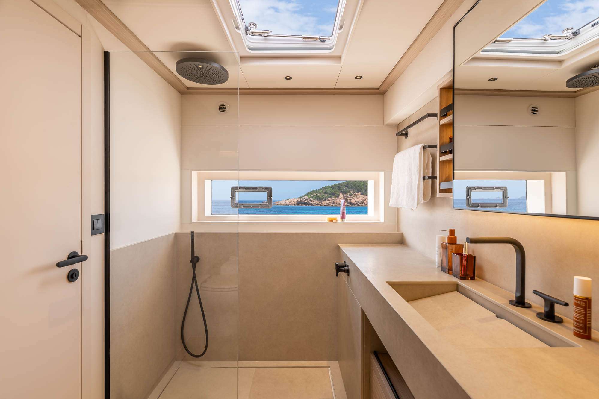 IMLADRIS - Lagoon Eighty 2 master ensuite cabin