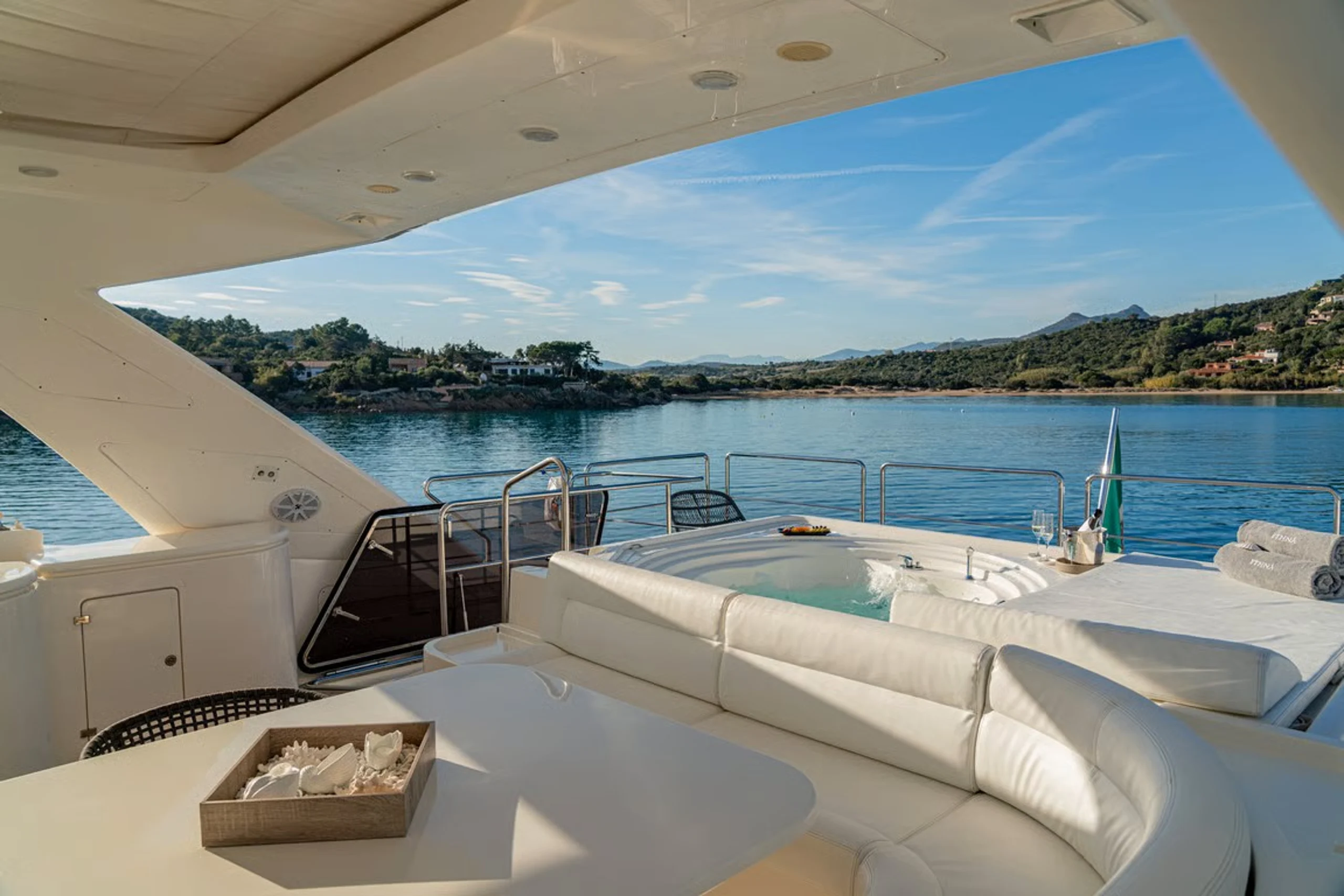 ETHNA - Custom Line 97 flybridge