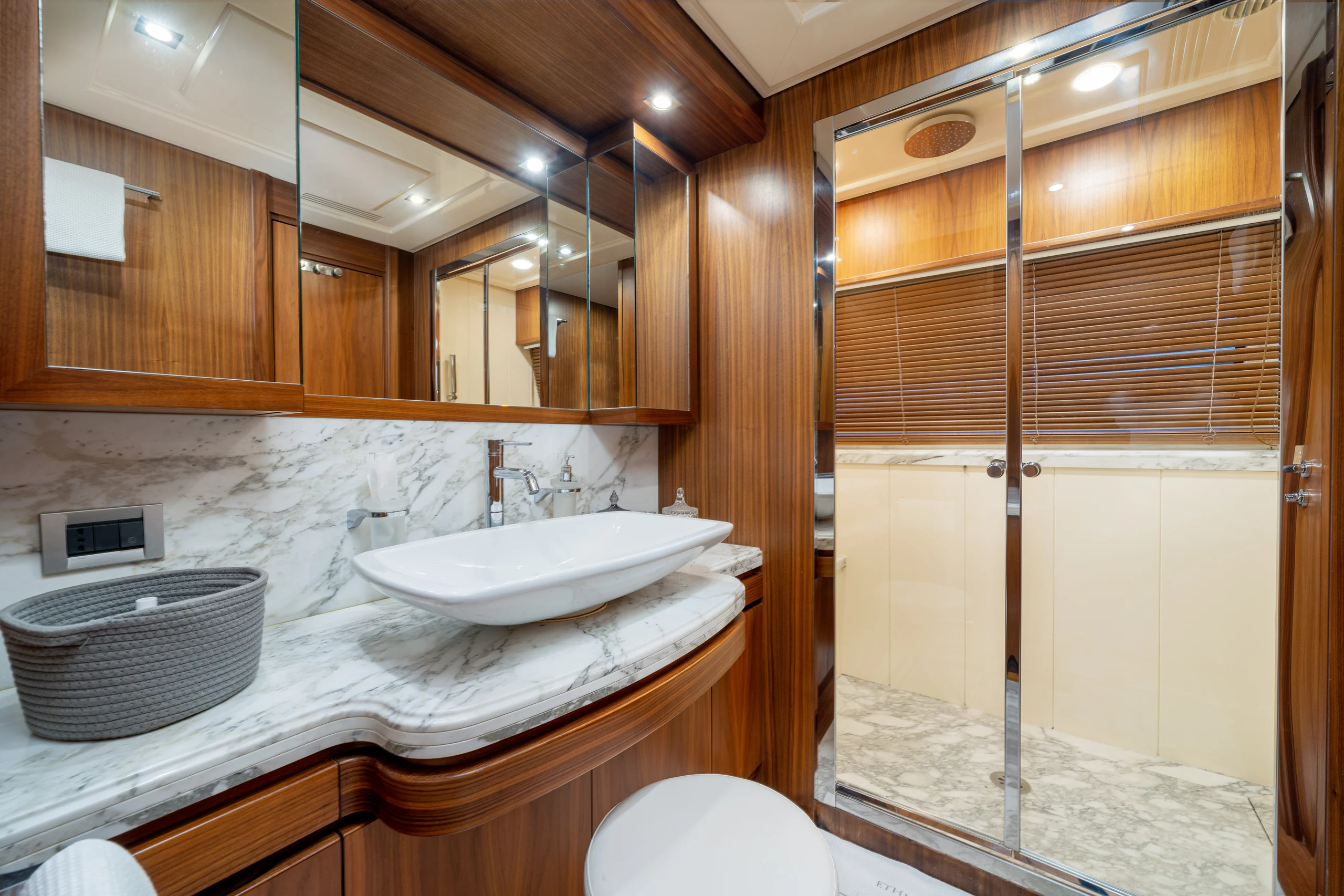 ETHNA - Custom Line 97 master ensuite