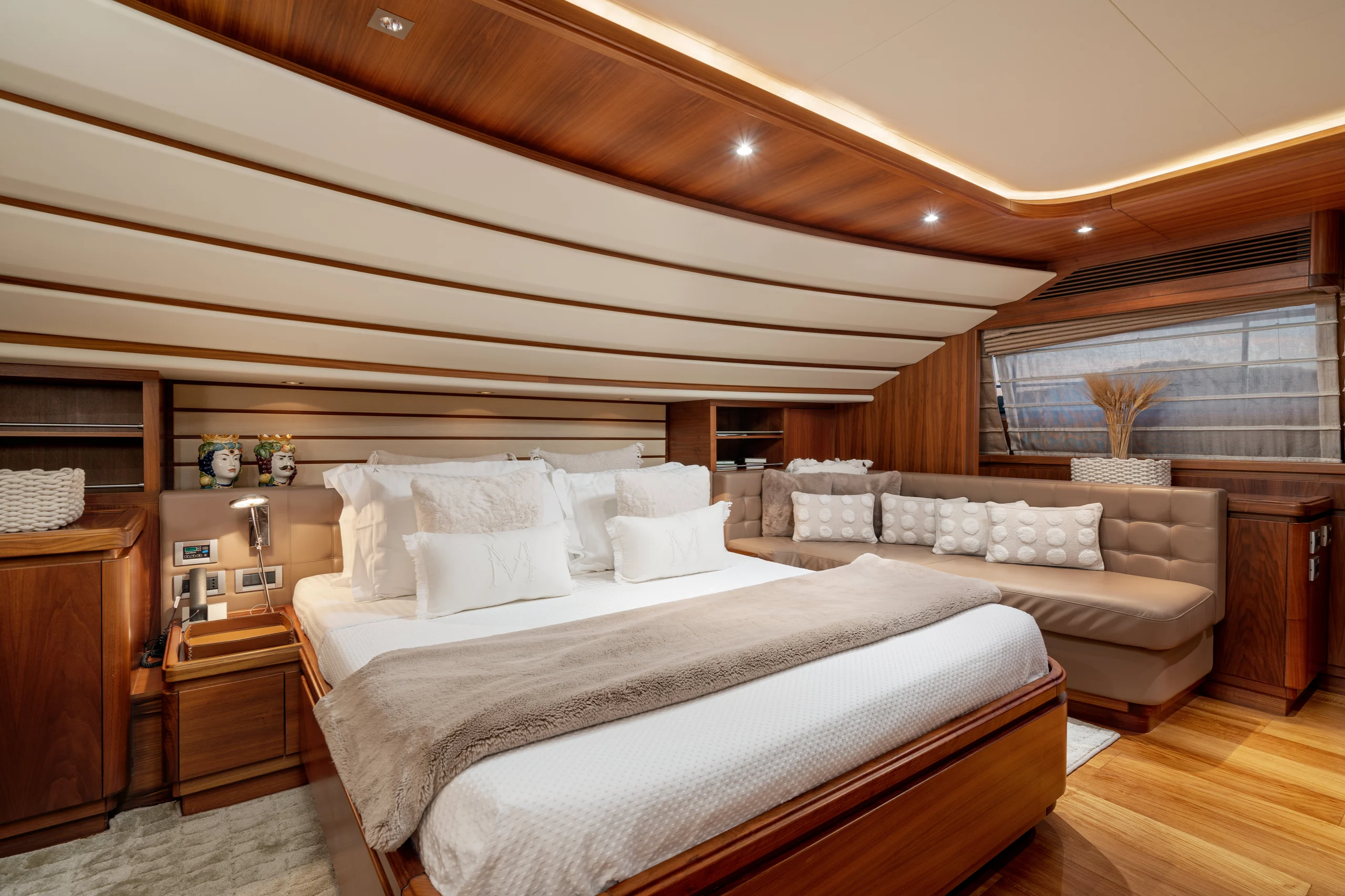 ETHNA - Custom Line 97 master cabin
