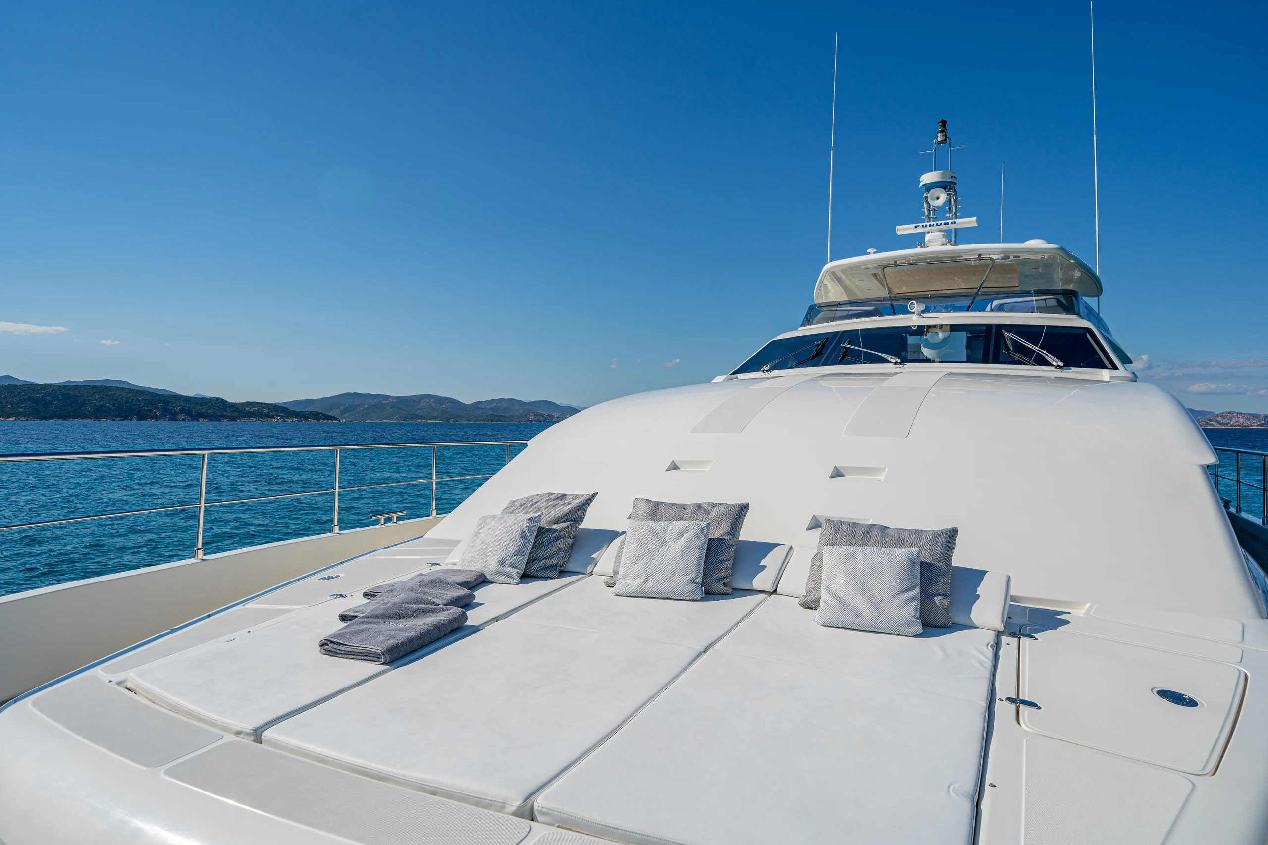 ETHNA - Custom Line 97 foredeck