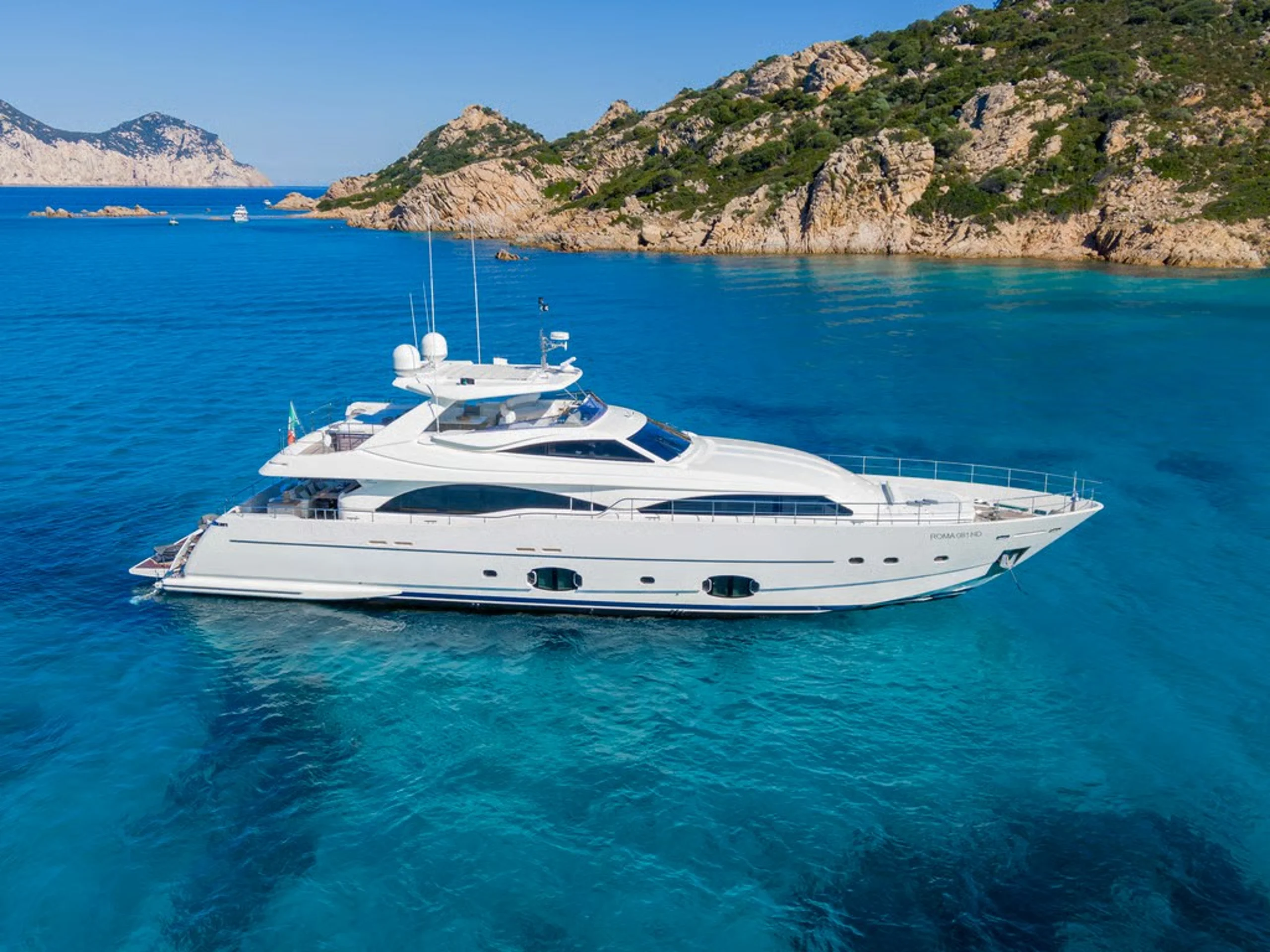 ETHNA - Custom Line 97 - Crewed Motor Yacht Charter