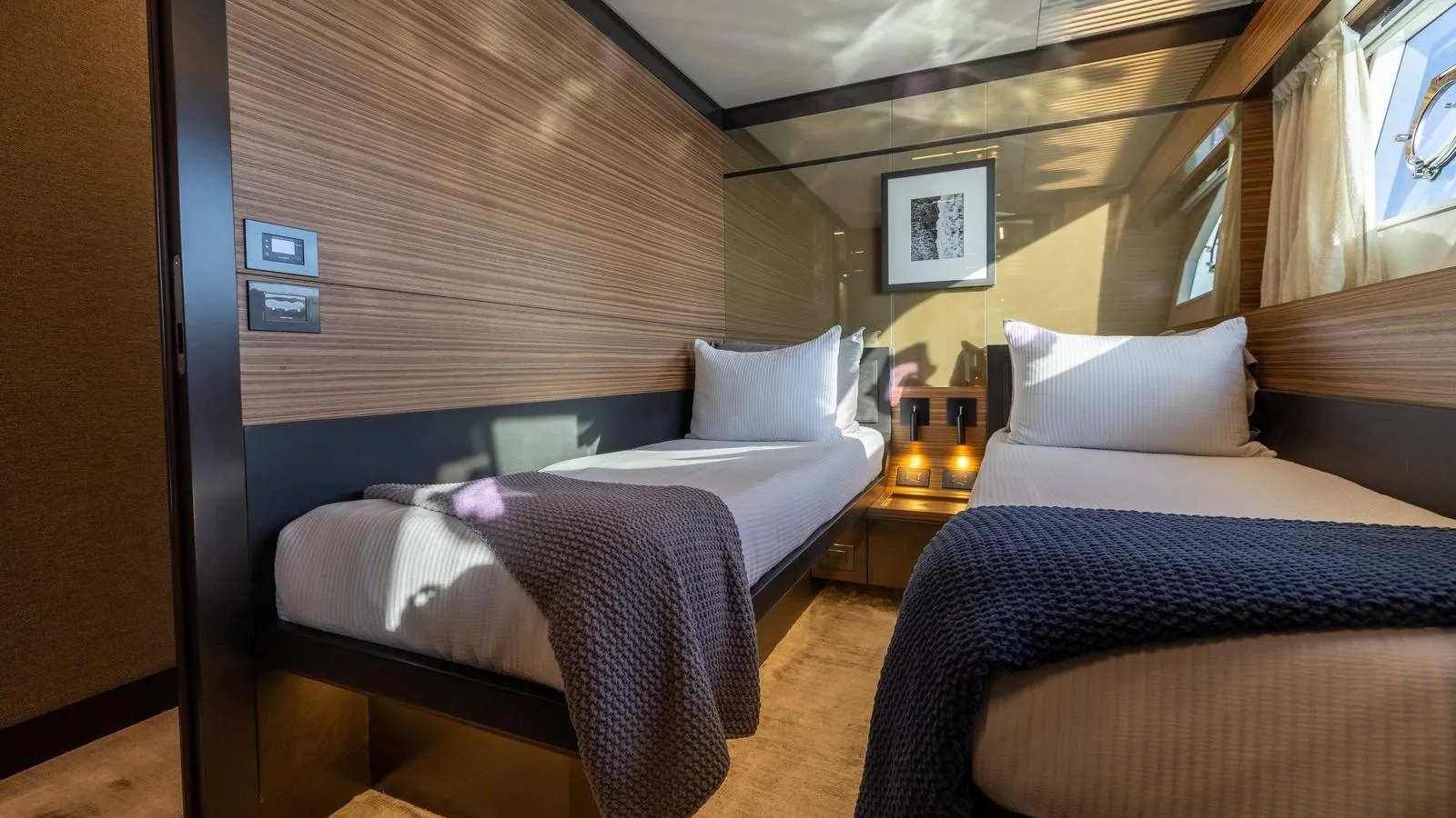 DATE NIGHT - Feretti 920 Bahamas Luxury Motor Yacht Charter twin cabin