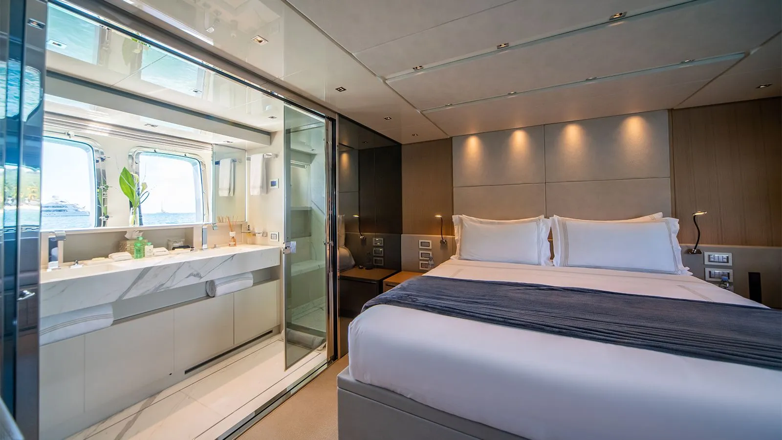 SQUALO - Sanlorenzo SL86 Bahamas Crewed Motor Yacht Charter double cabin