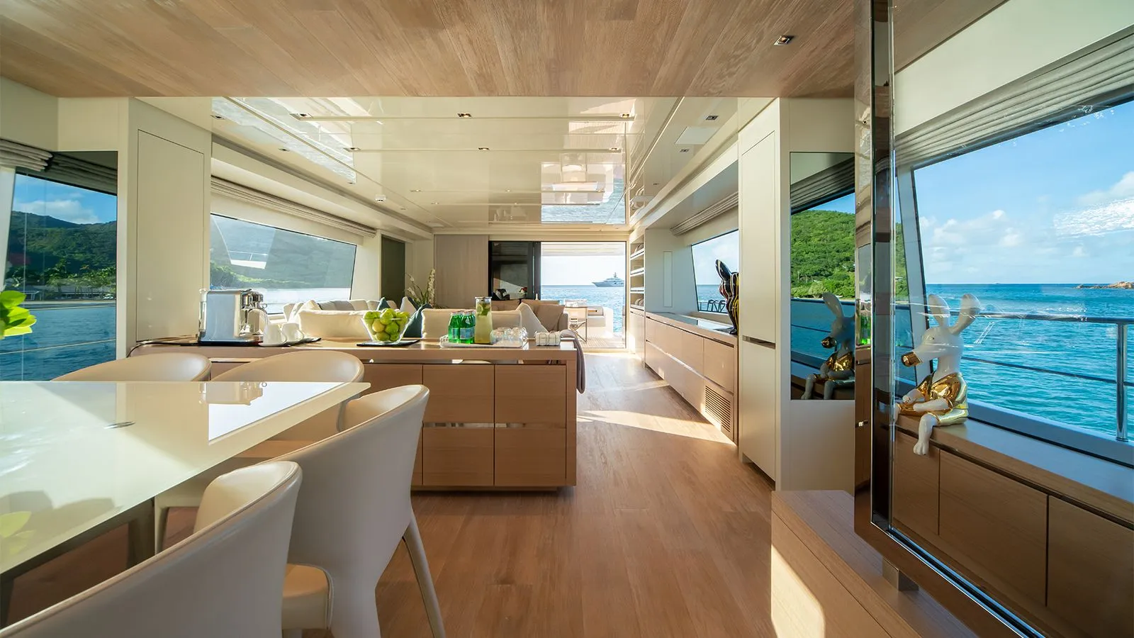 SQUALO - Sanlorenzo SL86 Bahamas Crewed Motor Yacht Charter interior saloon