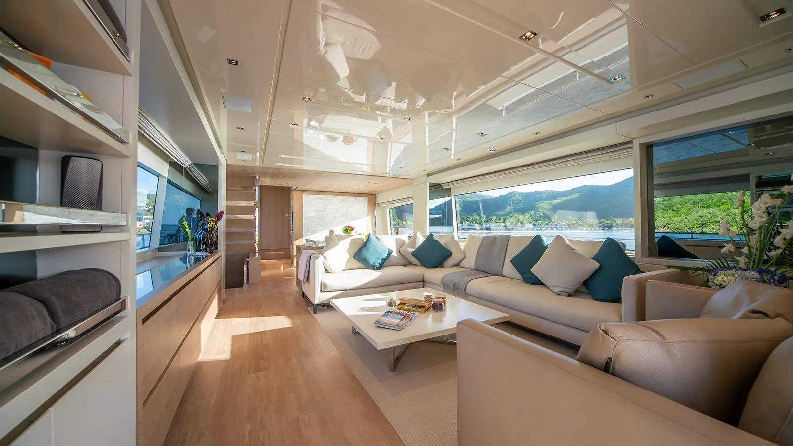 SQUALO - Sanlorenzo SL86 Bahamas Crewed Motor Yacht Charter interior saloon