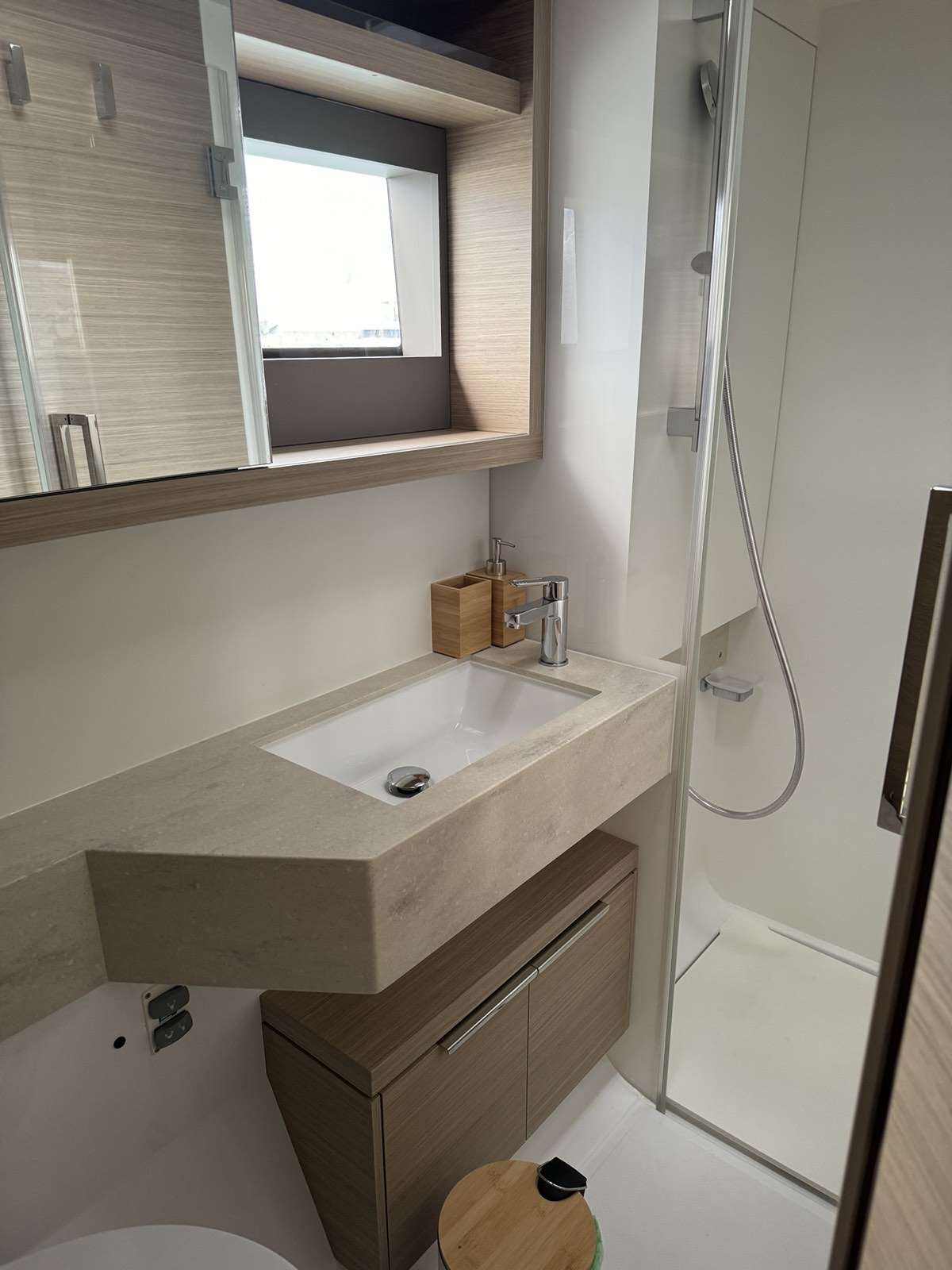 SPRING Lagoon 51 - ensuite bathroom