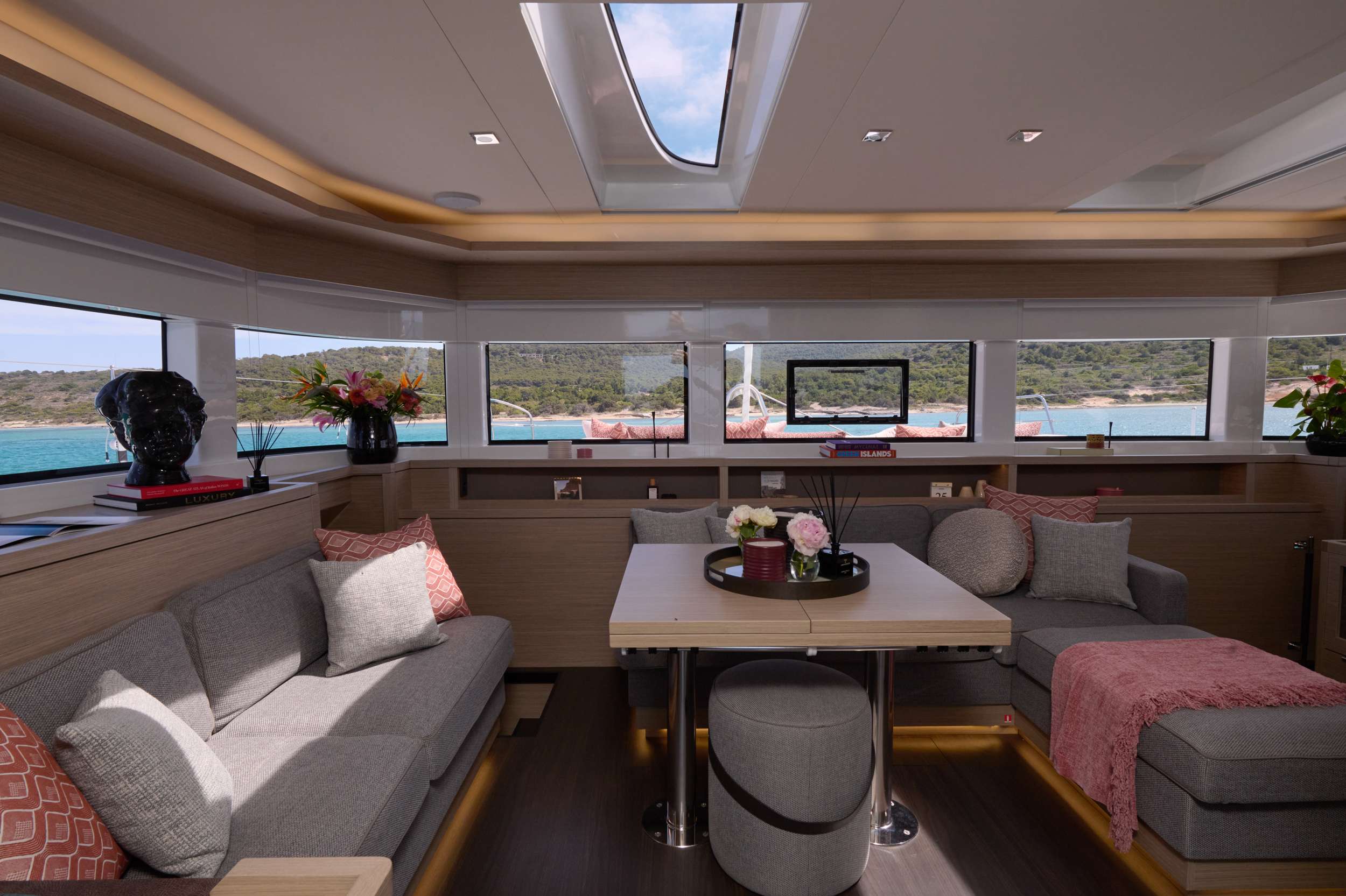 Greece Crewed Catamaran DREAM - Lagoon 55 saloon