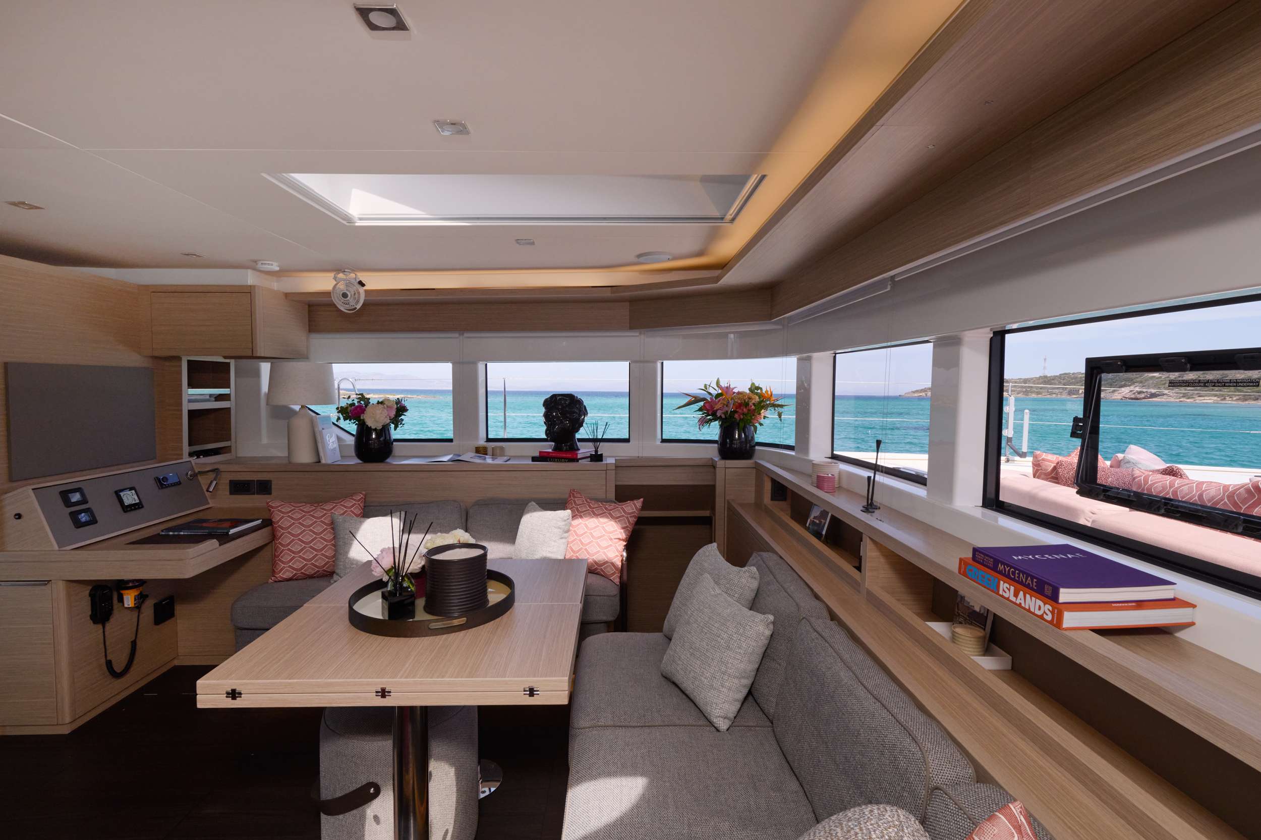 Greece Crewed Catamaran DREAM - Lagoon 55 saloon