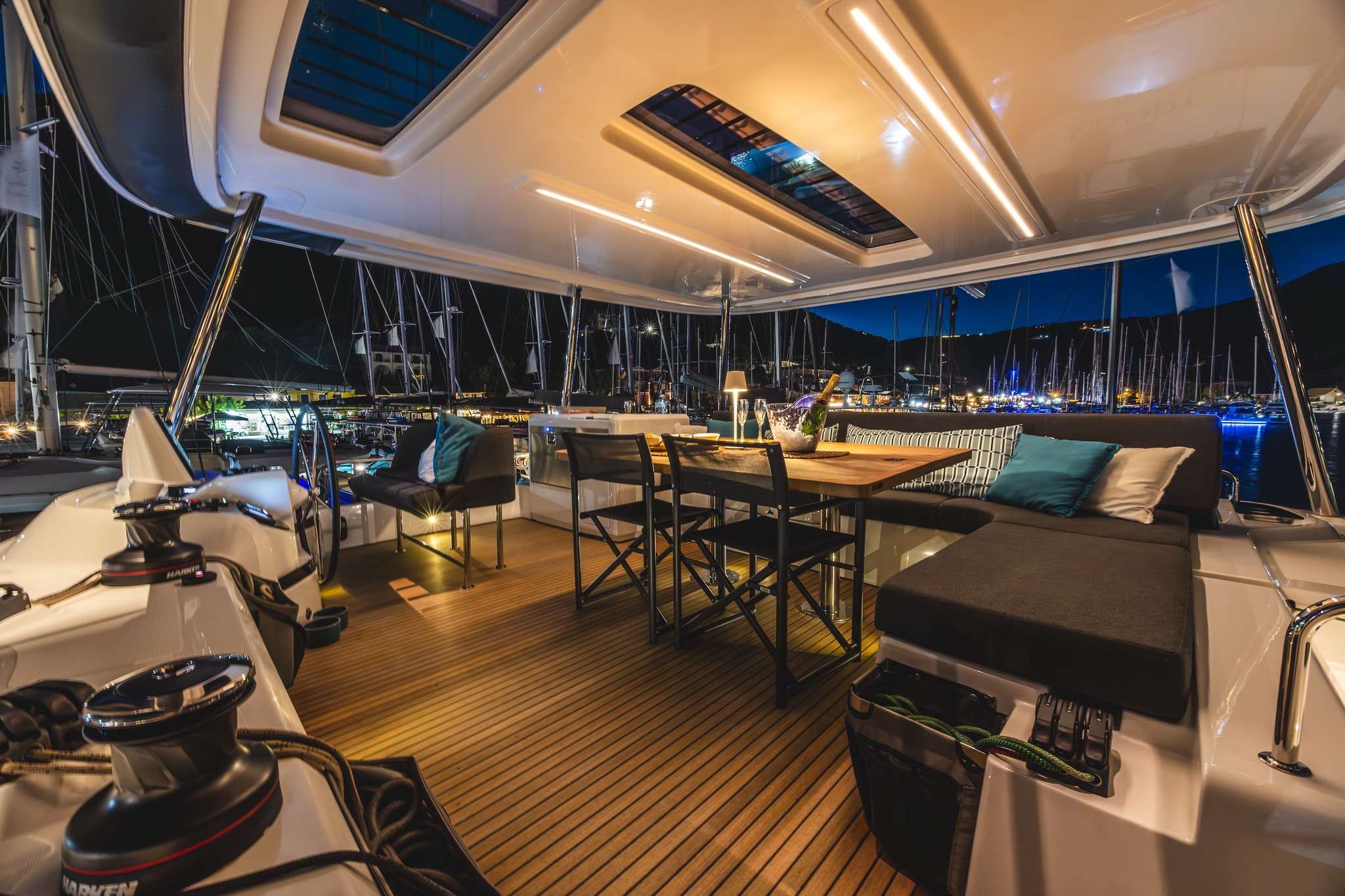 Catamaran Flybridge