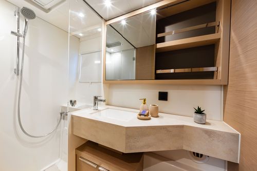 JOANSEA en-suite cabin interior Lagoon 46