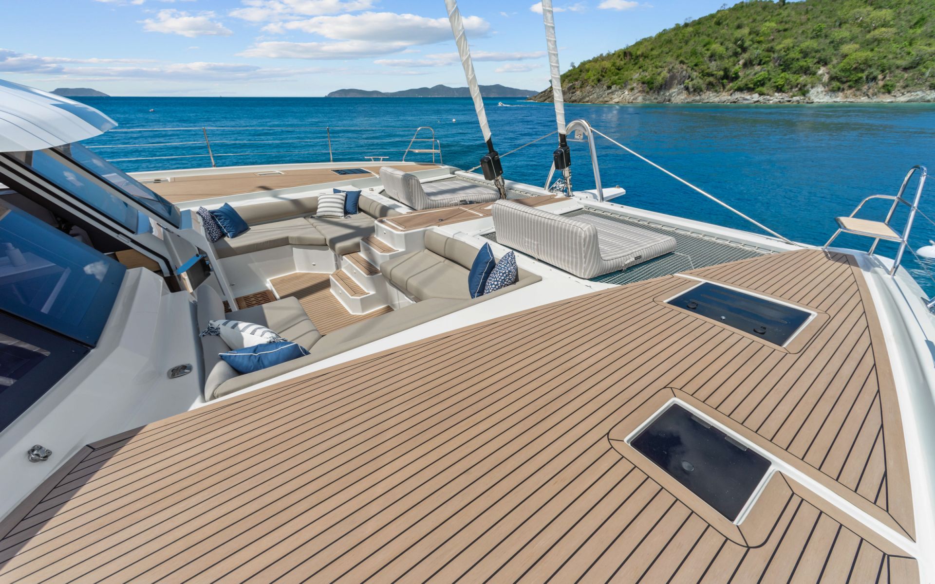 HOURGLASS - BVI Crewed Catamaran - Fountaine Pajot Samana 59 starboard foredeck