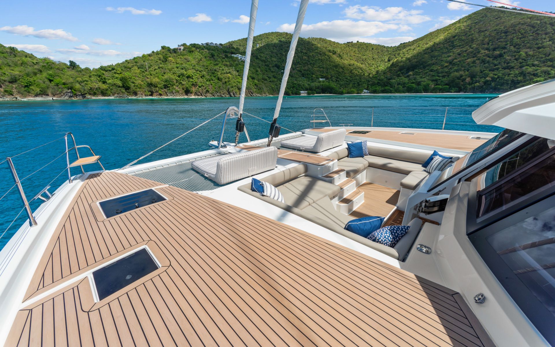 HOURGLASS - BVI Crewed Catamaran - Fountaine Pajot Samana 59 foredeck
