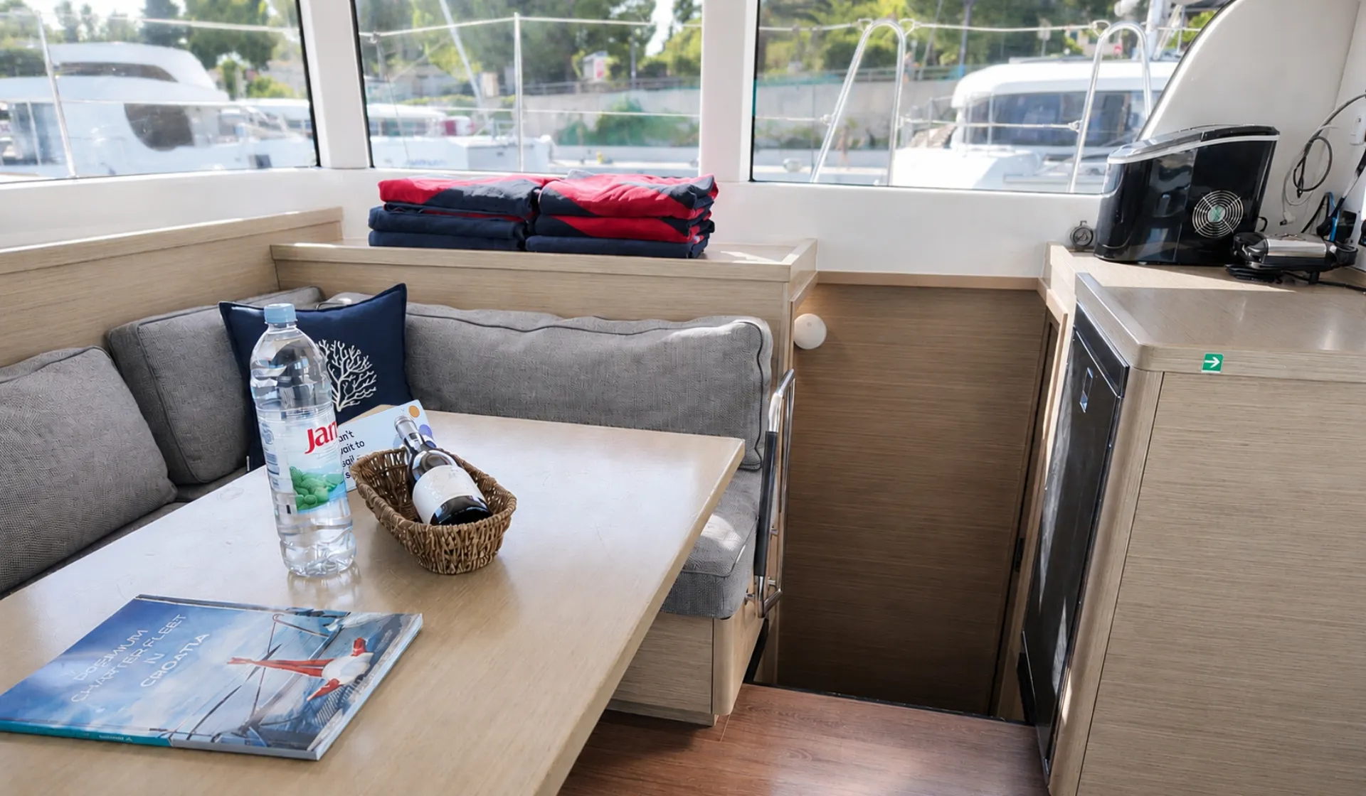Croatia Bareboat Catamaran Lagoon 40 LINDA interior dining