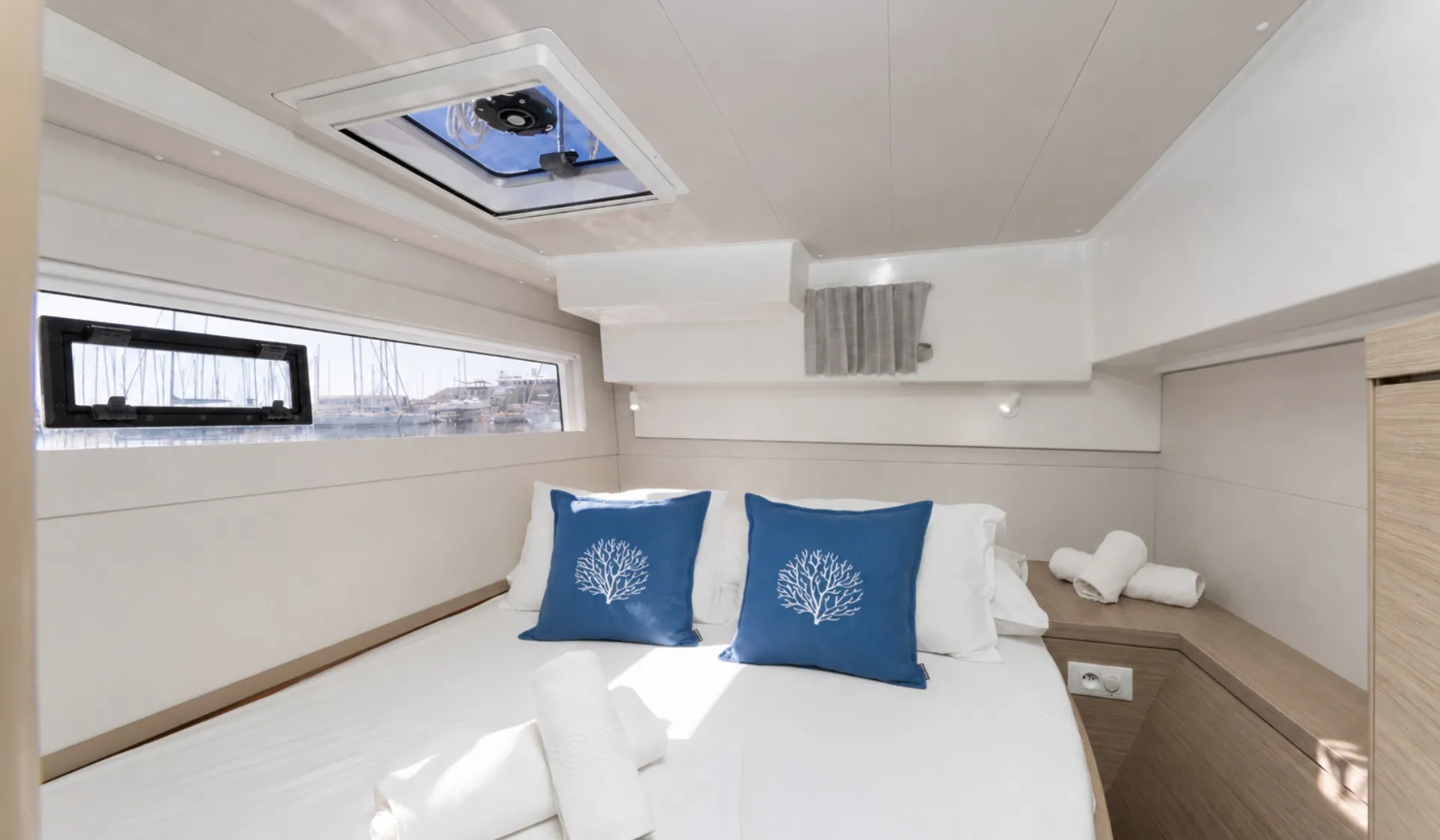 Croatia Bareboat Catamaran Lagoon 40 LINDA cabin 5