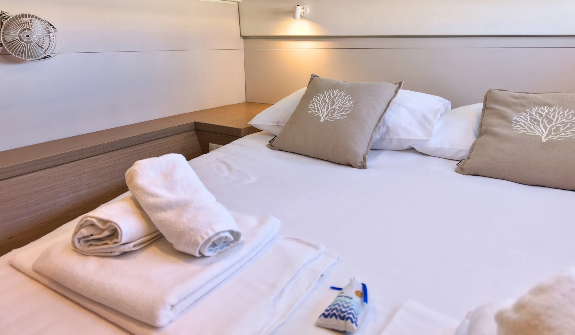 Croatia Bareboat Catamaran Lagoon 40 LINDA cabin 2