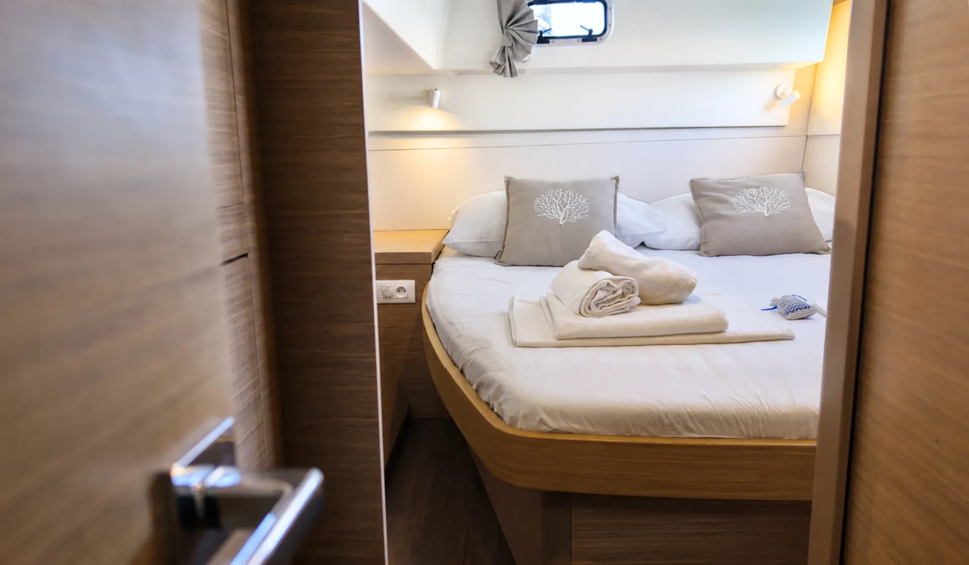 Croatia Bareboat Catamaran Lagoon 40 LINDA cabin