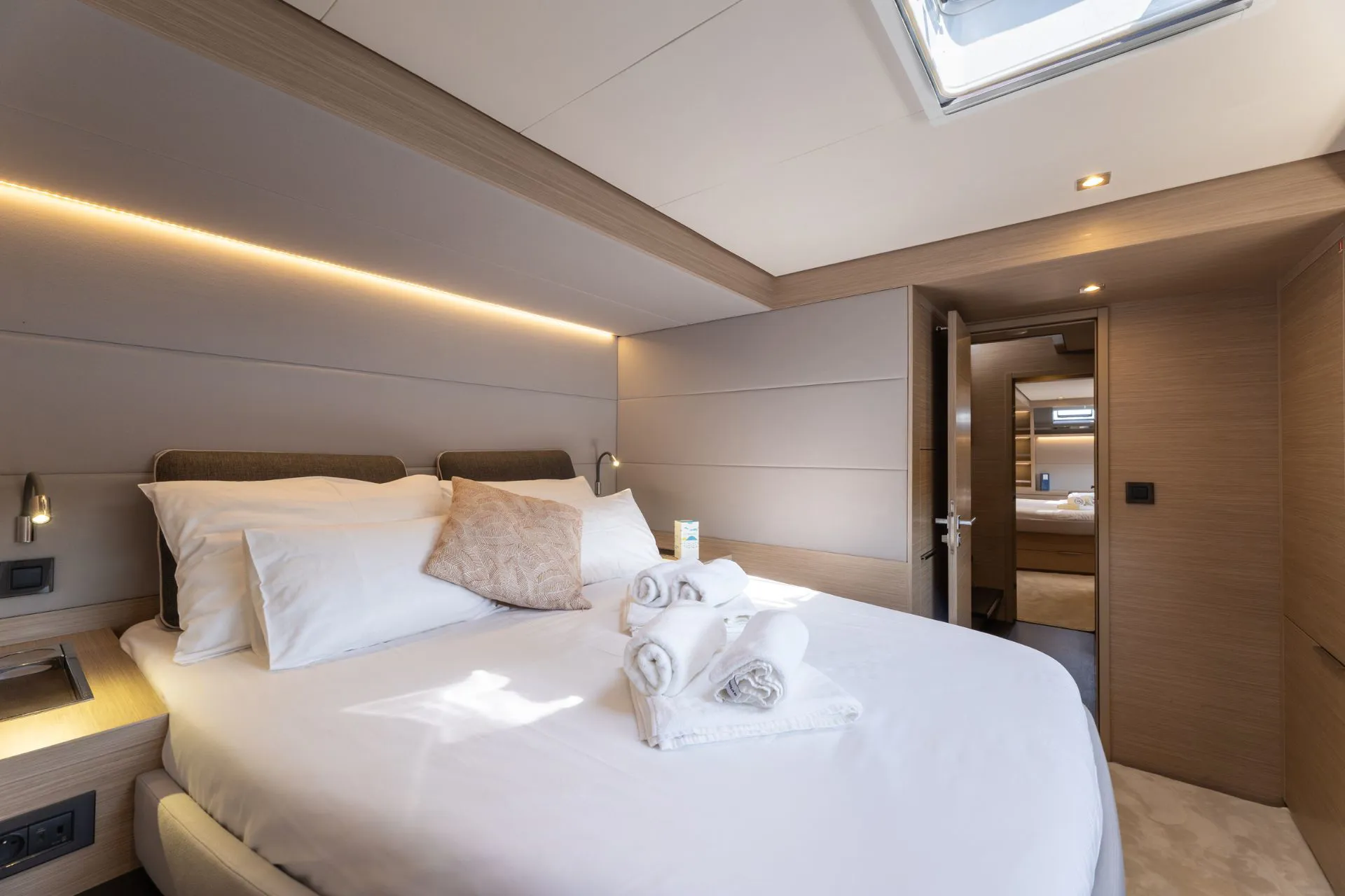 Croatia Crewed Catamaran ARTISAN - 2025 Lagoon 55 double cabin