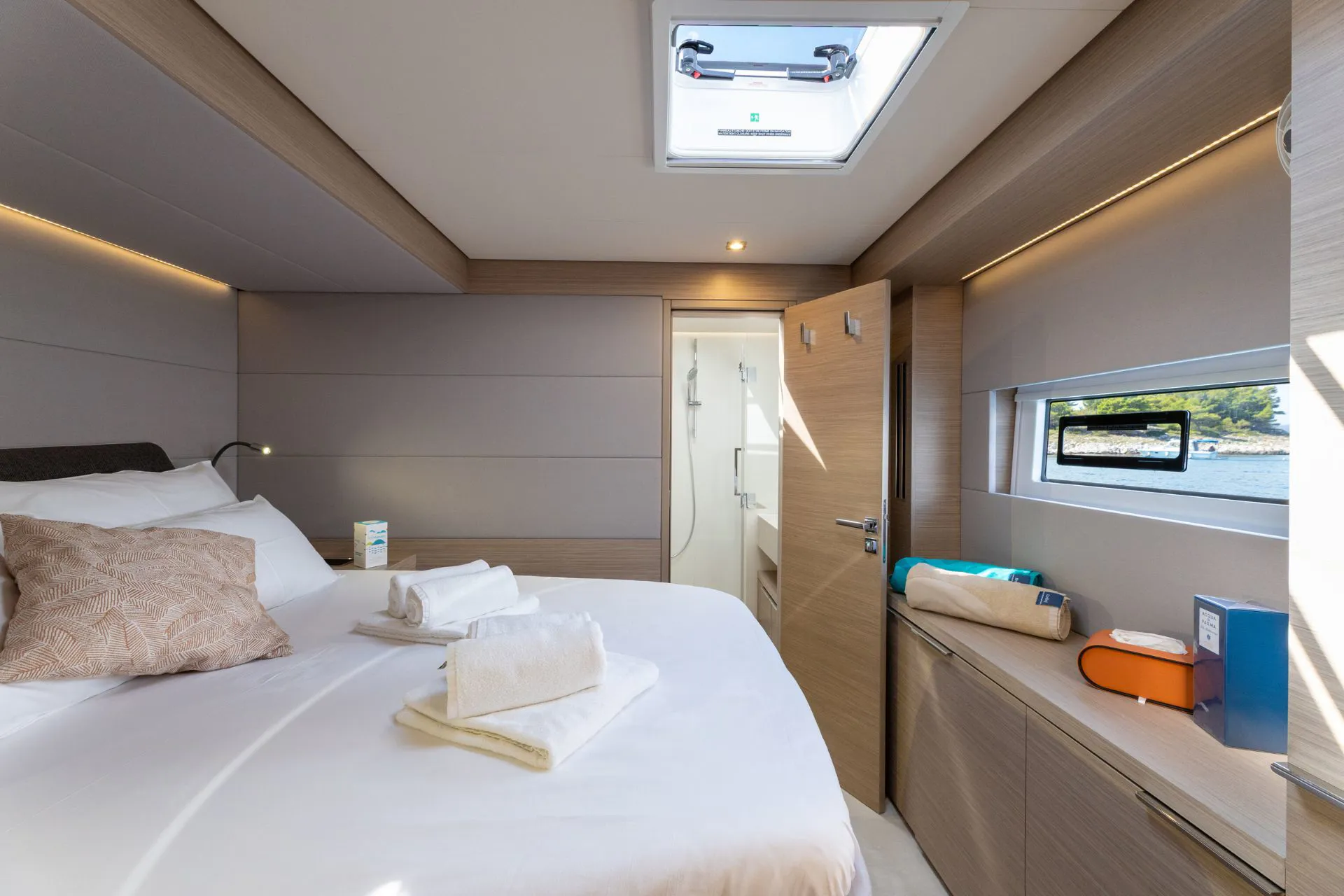 Croatia Crewed Catamaran ARTISAN - 2025 Lagoon 55 double cabin
