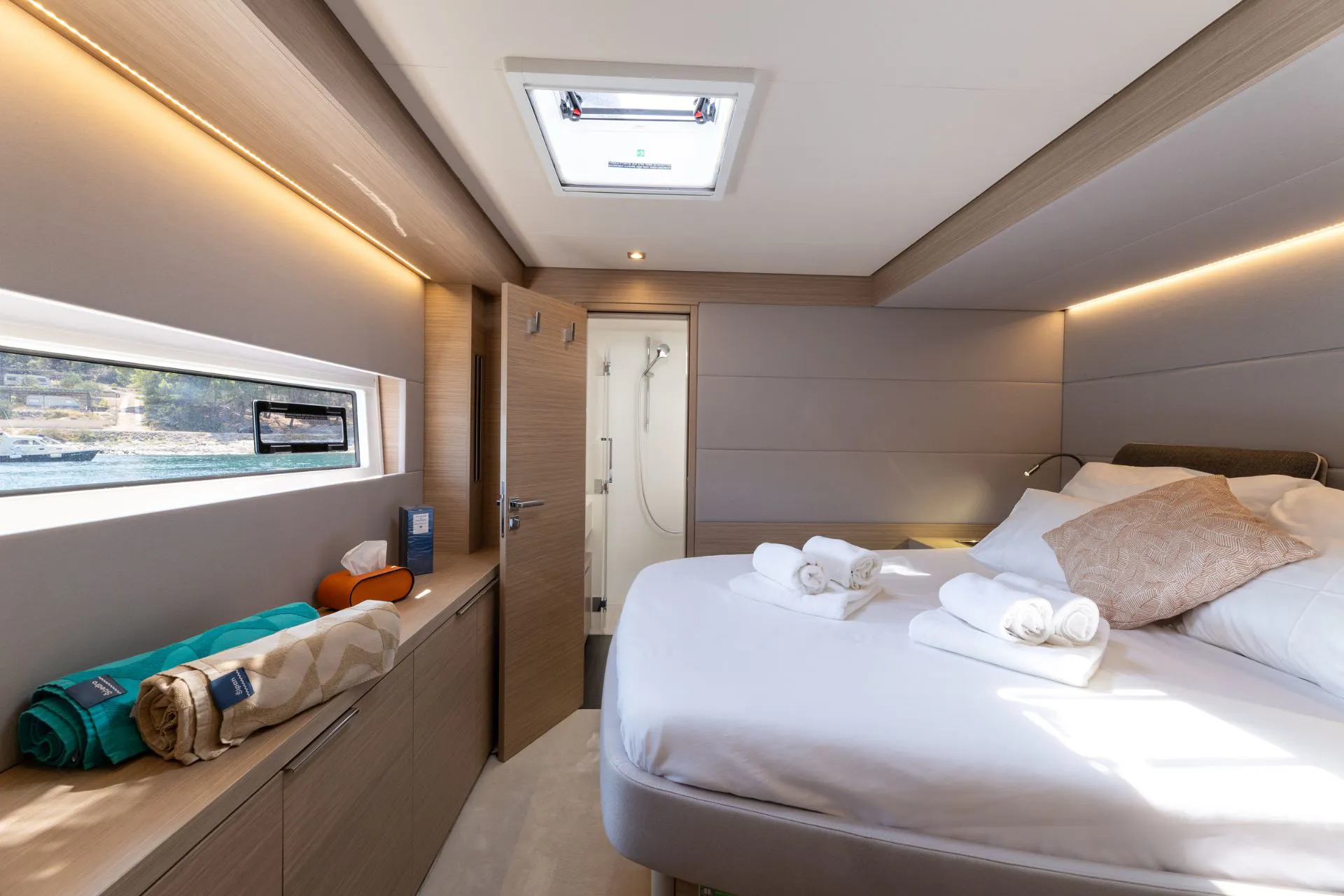 Croatia Crewed Catamaran ARTISAN - 2025 Lagoon 55 double cabin