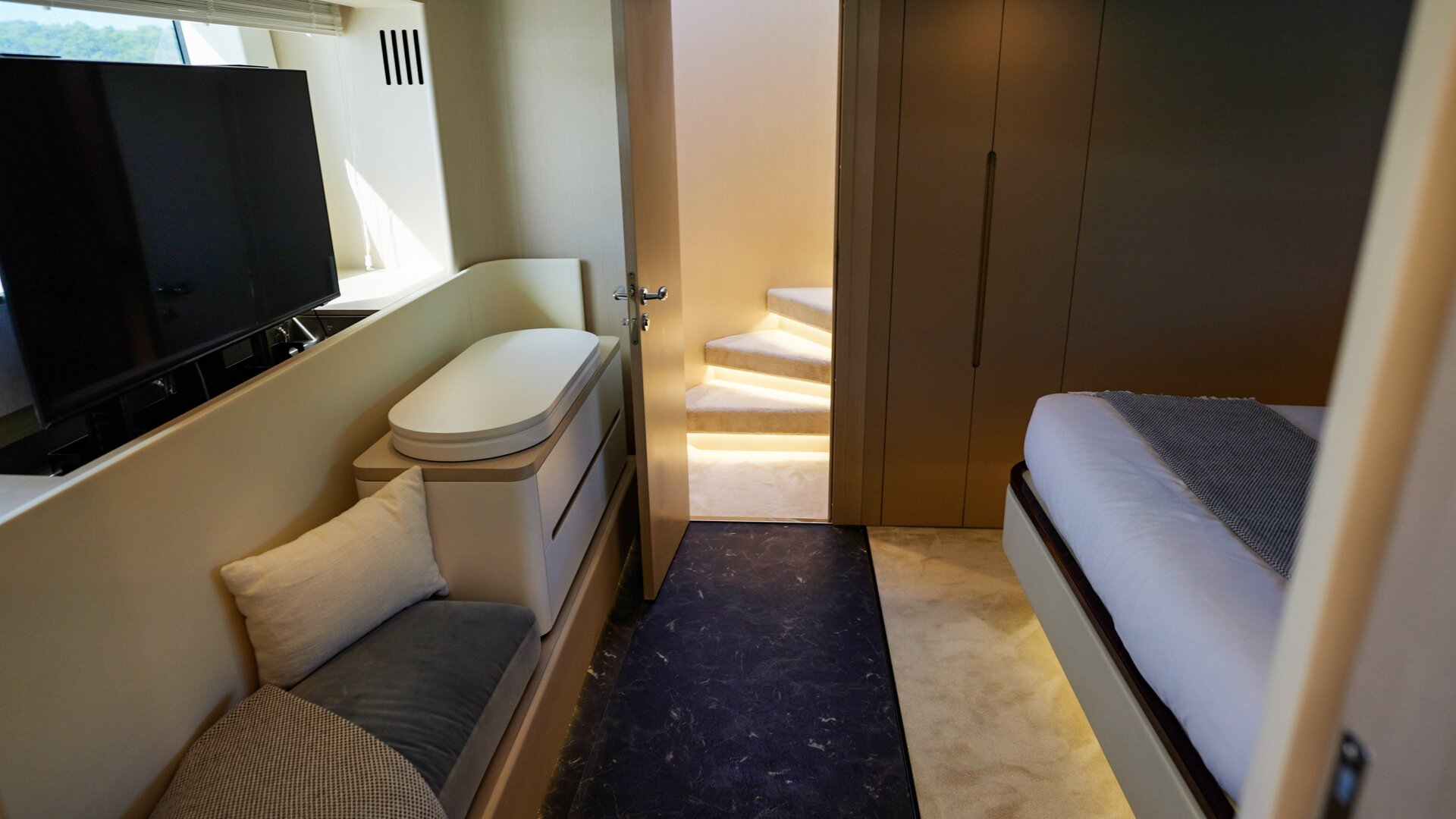 Croatia Crewed Motor Yacht DONNA - 2023 Azimut 68 Fly master cabin