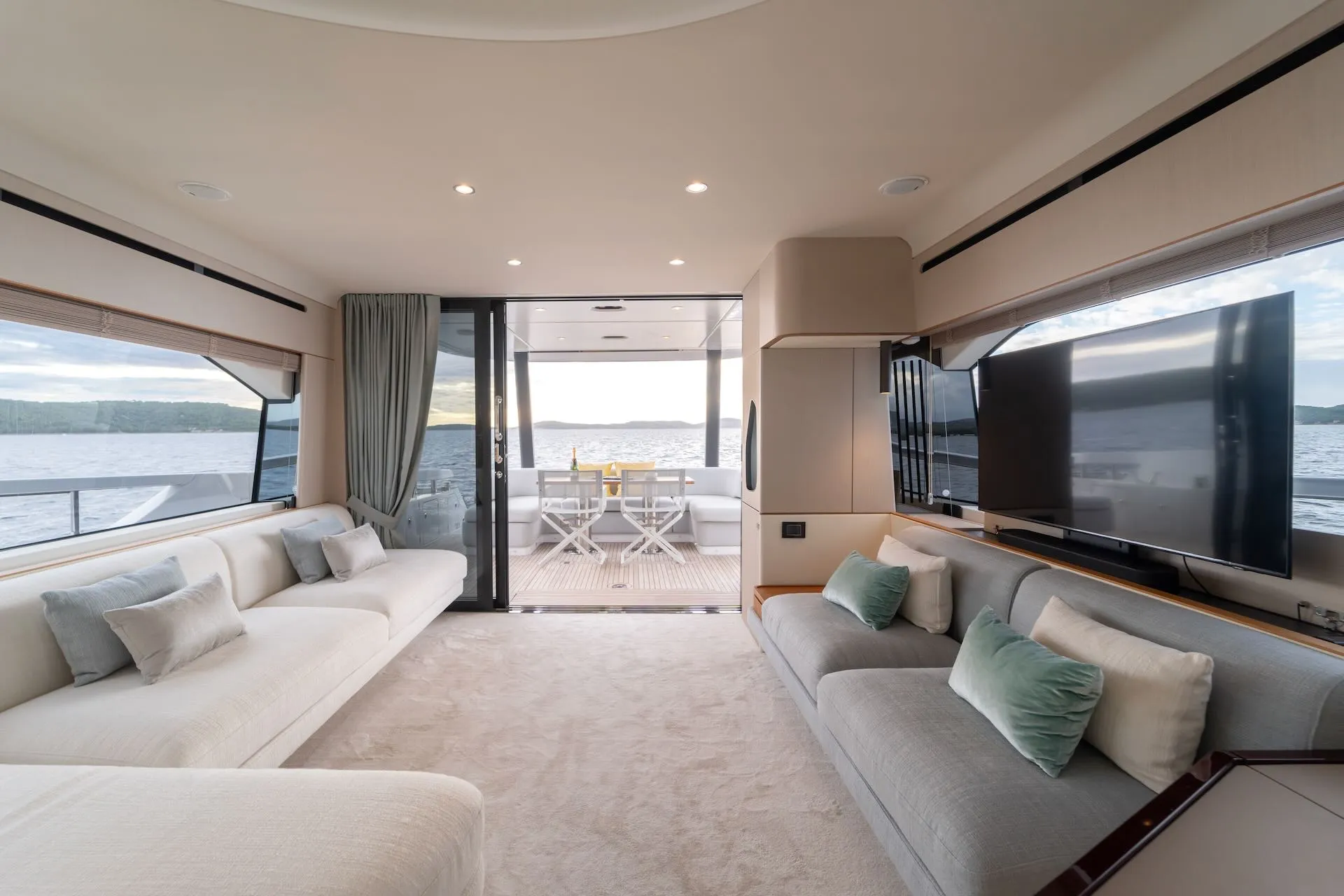 Croatia Crewed Motor Yacht DONNA - 2023 Azimut 68 Fly main saloon