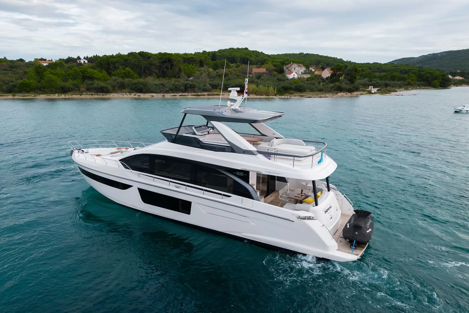 Croatia Crewed Motor Yacht DONNA - 2023 Azimut 68 Fly Port side view