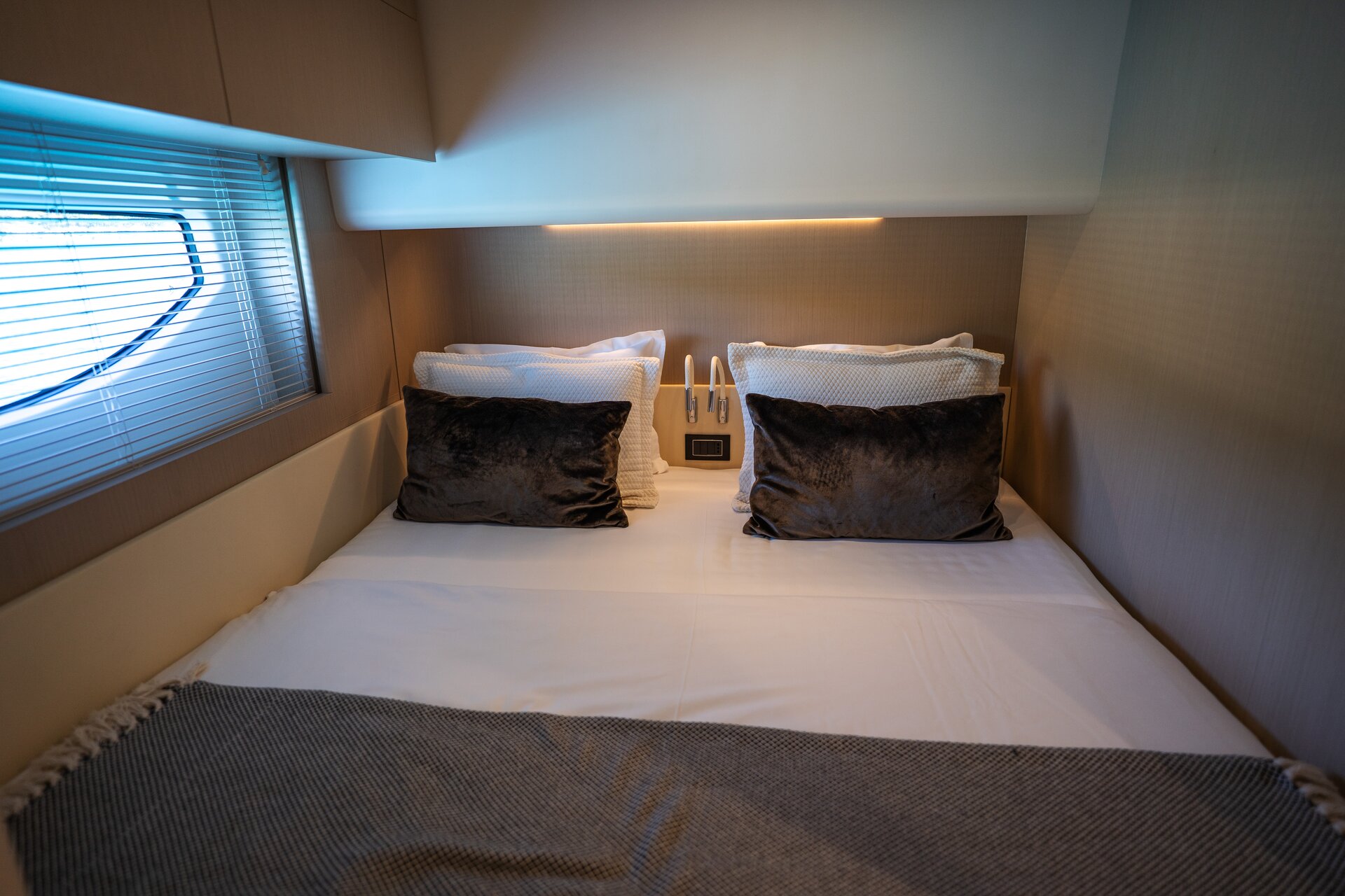 Croatia Crewed Motor Yacht DONNA - 2023 Azimut 68 Fly Double guest cabin
