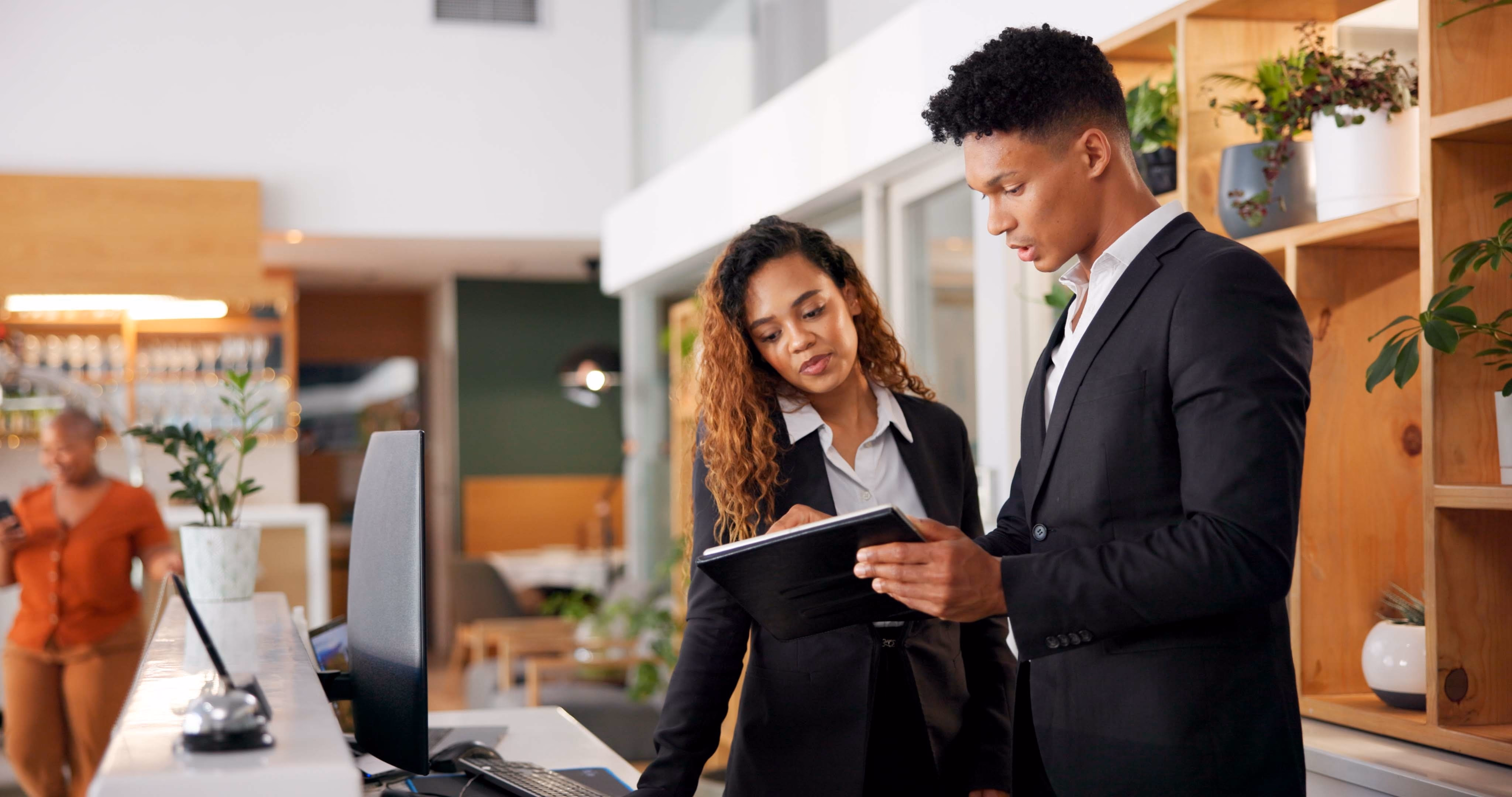 Comment l'IA transforme l'expérience client dans l'hôtellerie : exemples concrets et tendances